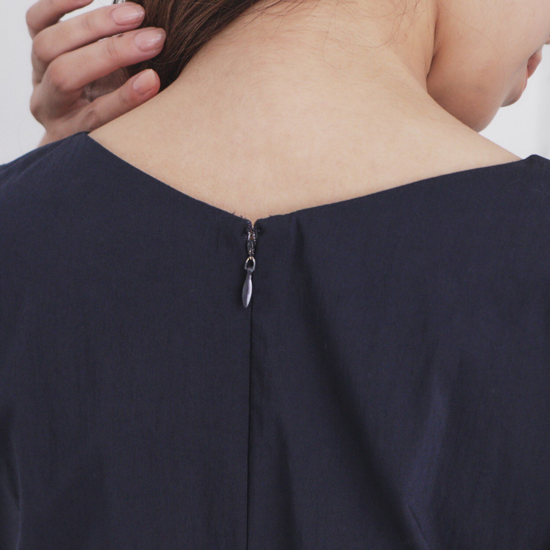 index「Vネックタックナローワンピース【洗濯機洗い可】」|ワンピース|