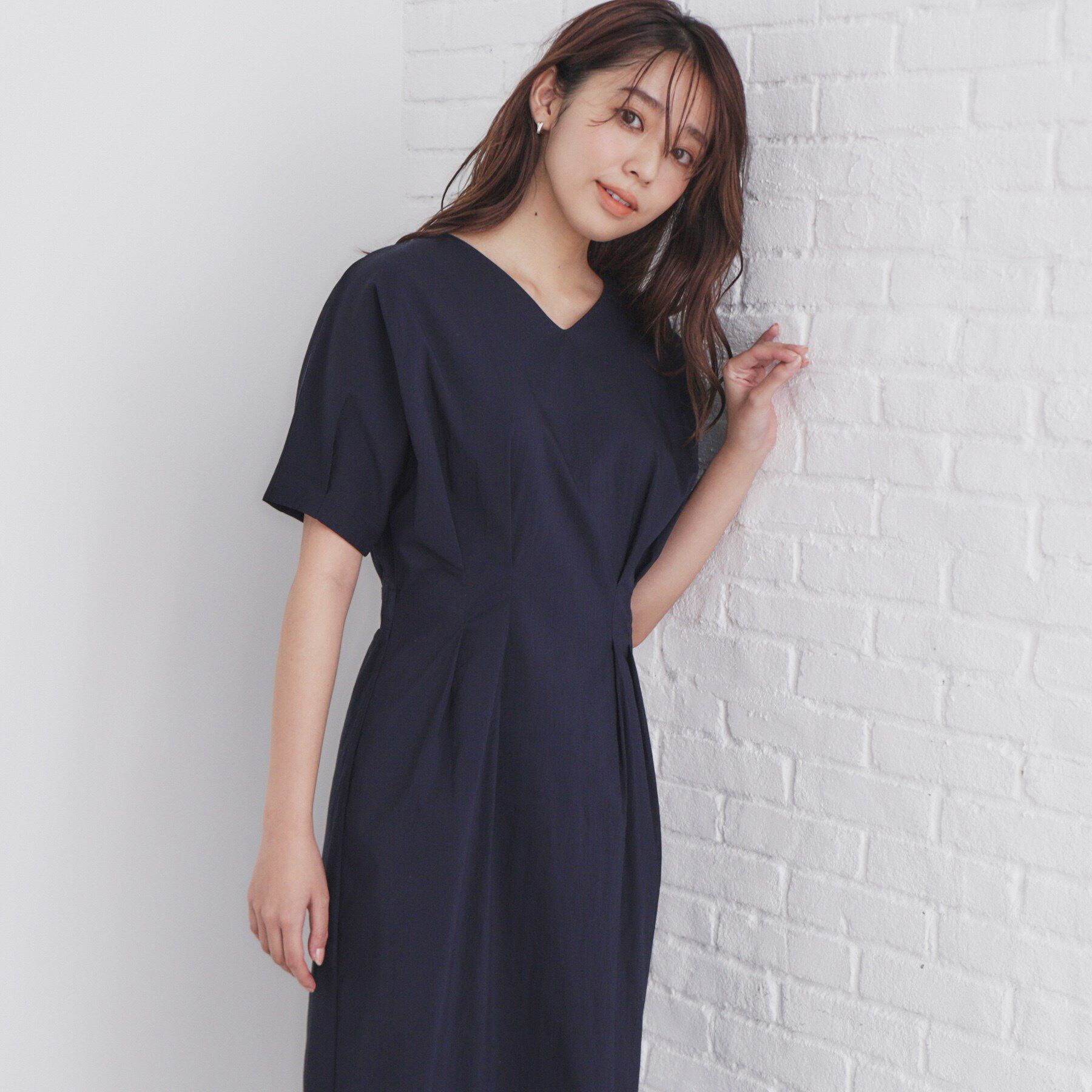 index「Vネックタックナローワンピース【洗濯機洗い可】」|ワンピース|