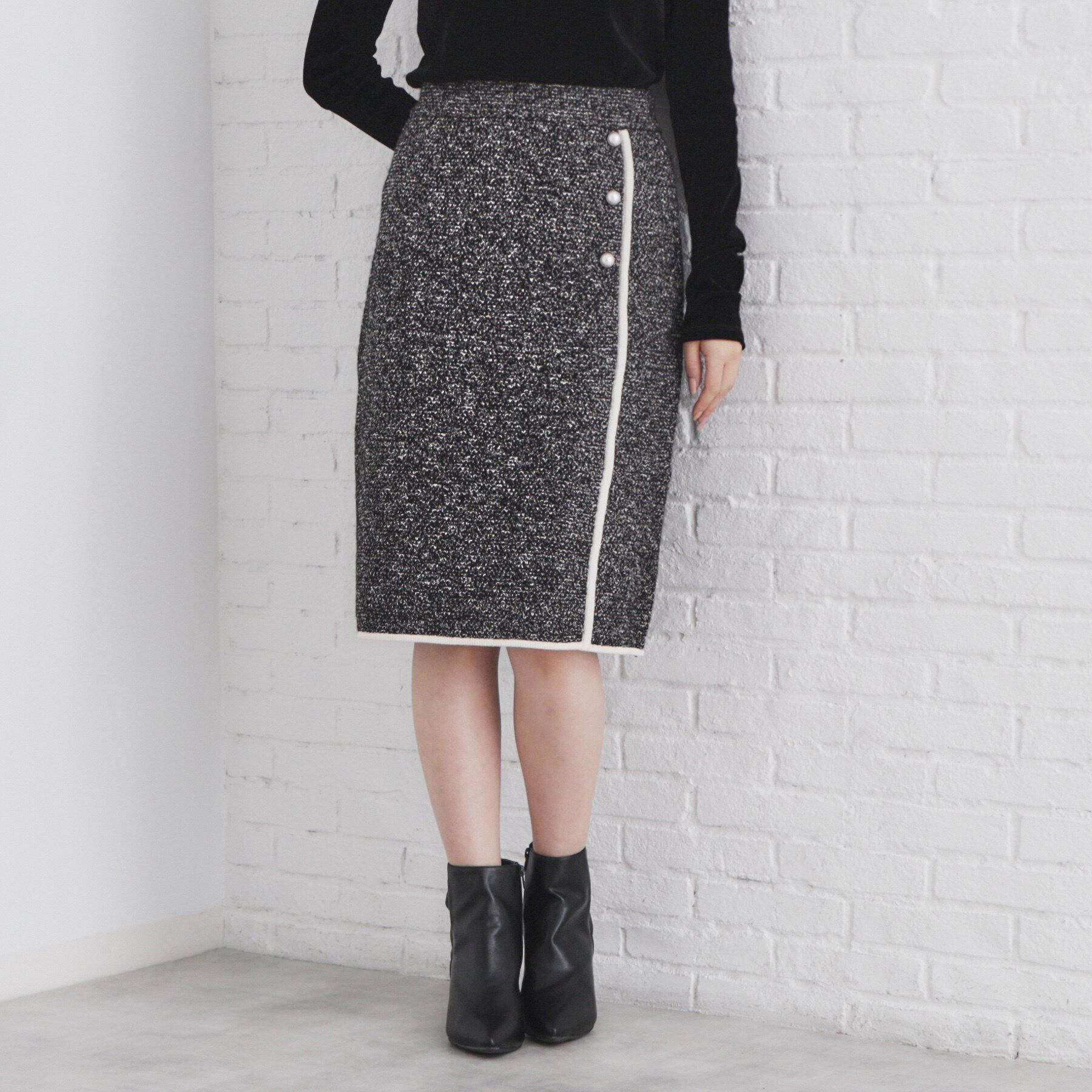 index「《美人百花掲載》パール調ツイードライクタイトスカート/セットアップ対応【洗濯機洗い可】」|スカート|ブラック(019)