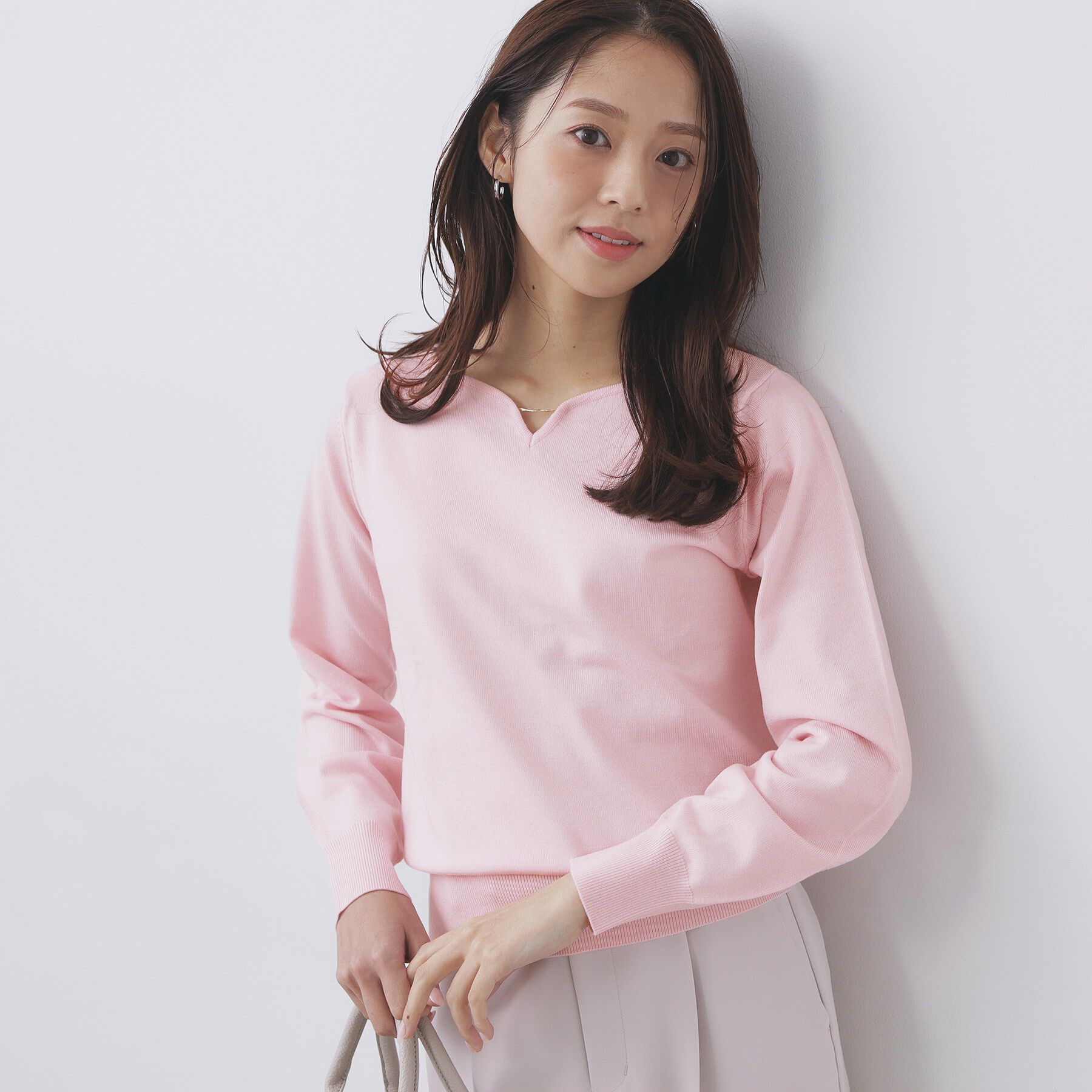 index「ゴールドパーツ付きハートネックニット【洗濯機OK】」|ニット・セーター|ライトピンク(070