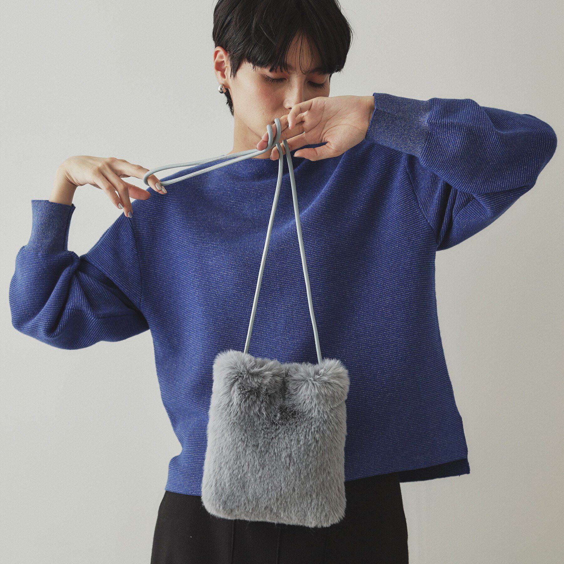 OPAQUE.CLIP「フェイクファースクエアミニポシェット」|ショルダー・メッセンジャー|ブルー(091)