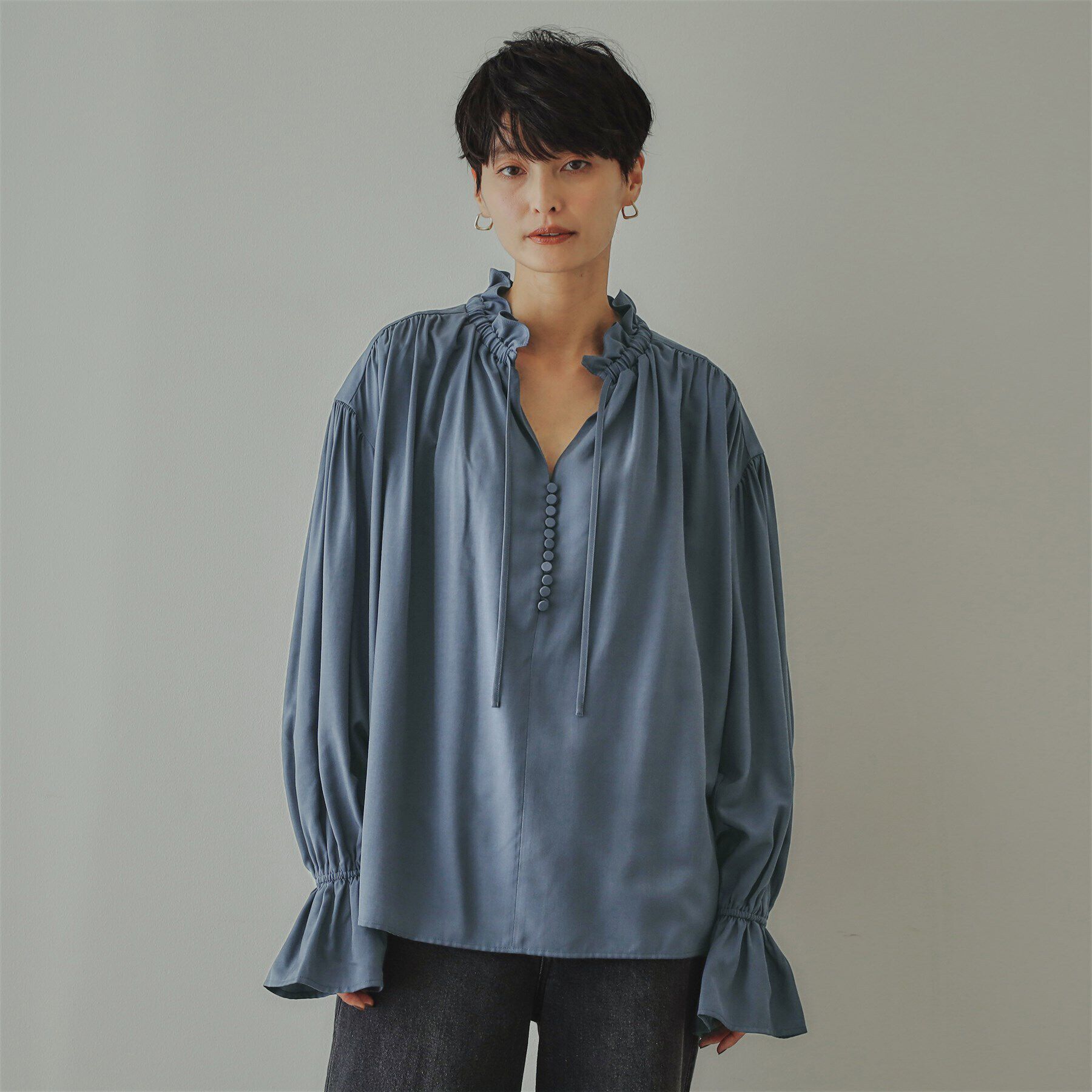 OPAQUE.CLIP「【大草直子さんコラボ】フリルネックブラウス」|シャツ・ブラウス|