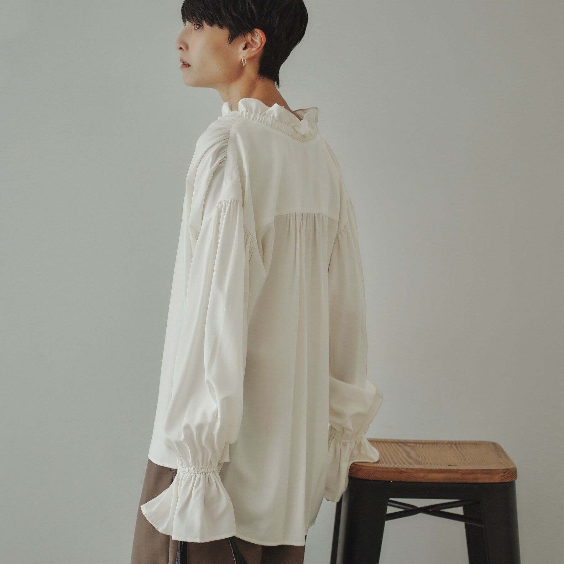 OPAQUE.CLIP「【大草直子さんコラボ】フリルネックブラウス」|シャツ・ブラウス|