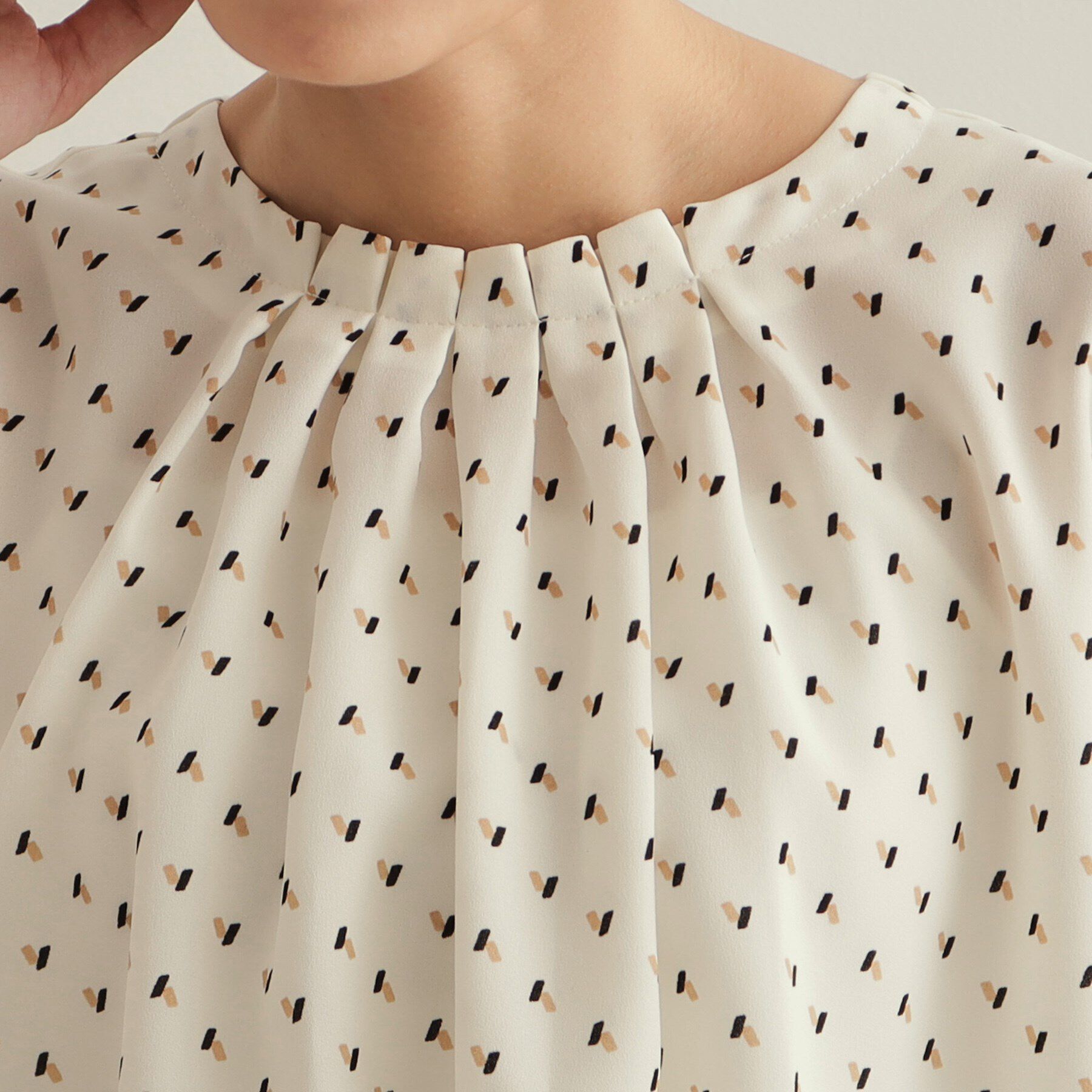 OPAQUE.CLIP「タックジョーゼットブラウス【洗濯機洗い可】」|シャツ・ブラウス|