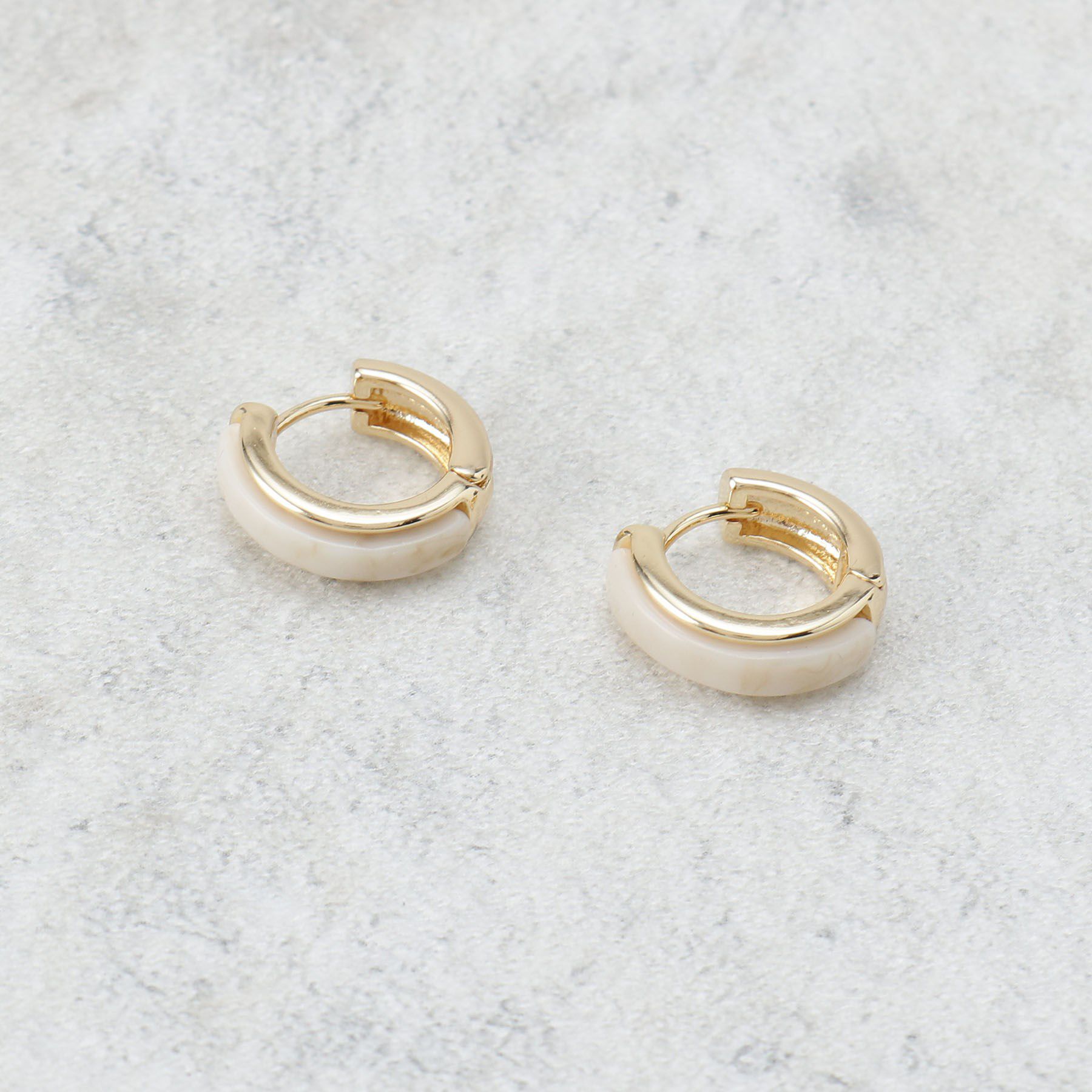 OPAQUE.CLIP「ワンタッチ カラーマーブルピアス」|ピアス|オフホワイト(003