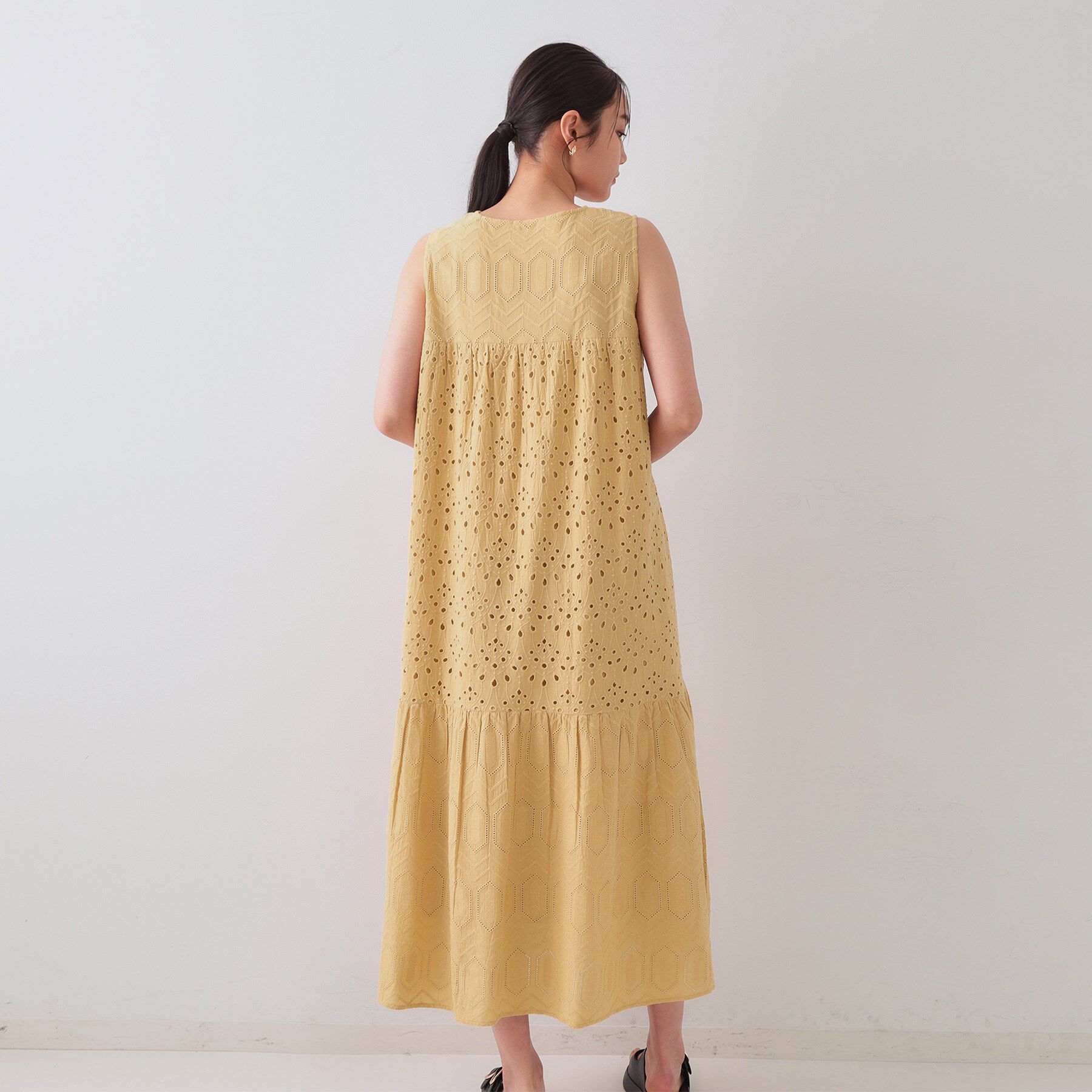 OPAQUE.CLIP「インドコットンアイレット刺繍ティアードワンピース【洗える】」|ワンピース|