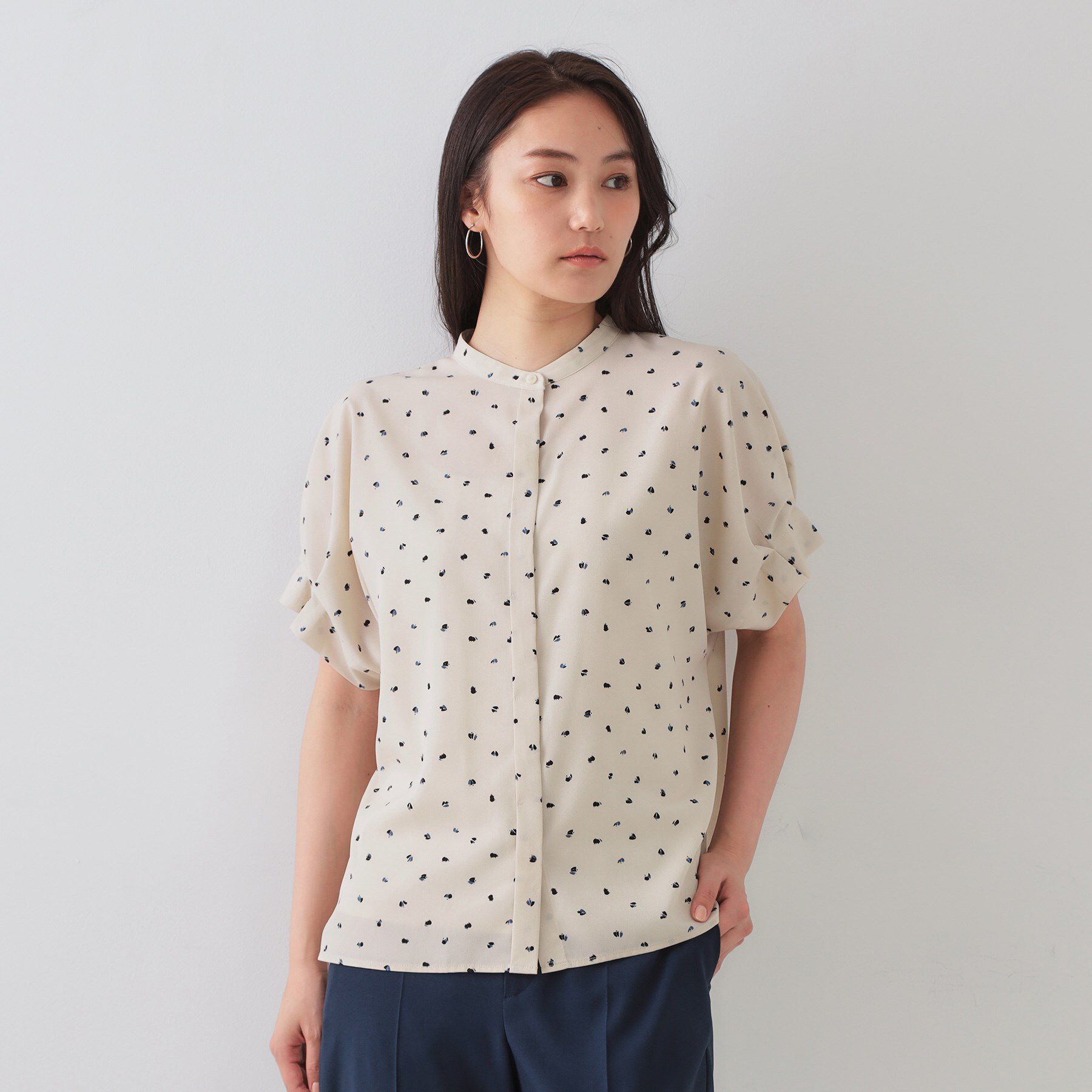OPAQUE.CLIP「幾何柄アソート タックドルマンスリーブブラウス【洗濯機洗い可】」|シャツ・ブラウス|