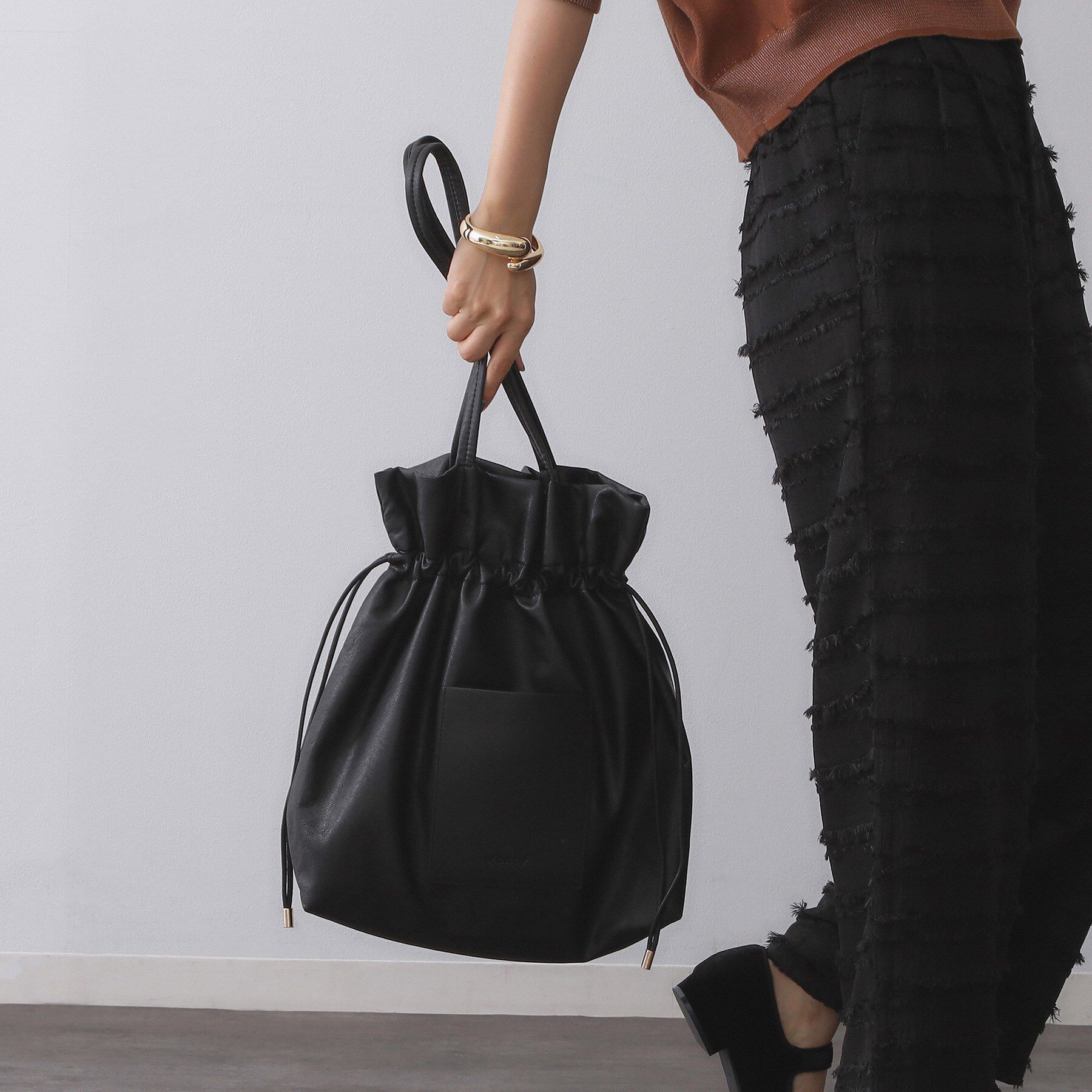 OPAQUE.CLIP「【A4サイズ対応】ソフト合皮巾着ドローストリングトートバッグ」|トートバッグ|ブラック(019)