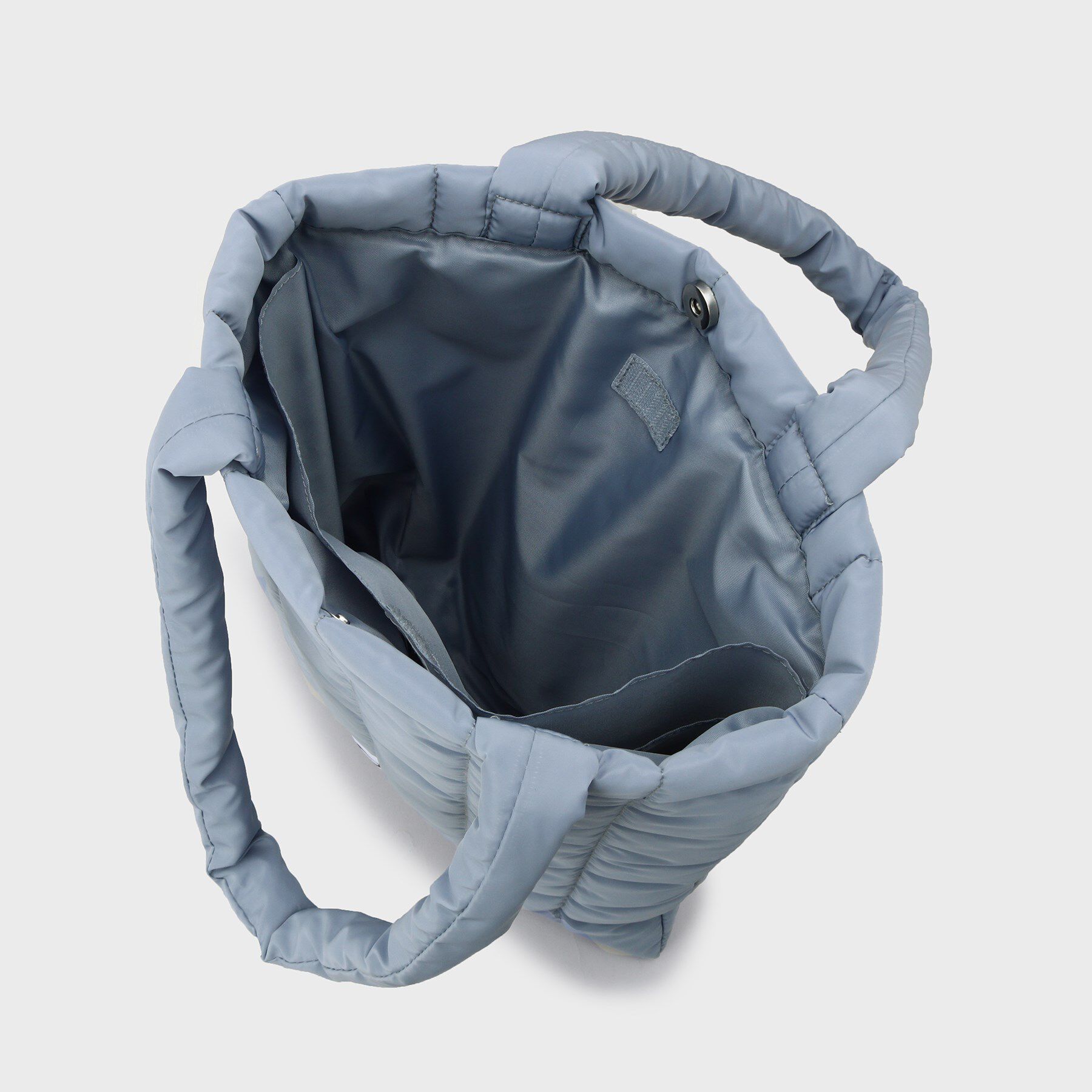 OPAQUE.CLIP「【軽量／カラビナチャーム付き／A4サイズ対応】ストライプキルトパフィートートバッグ」|トートバッグ|