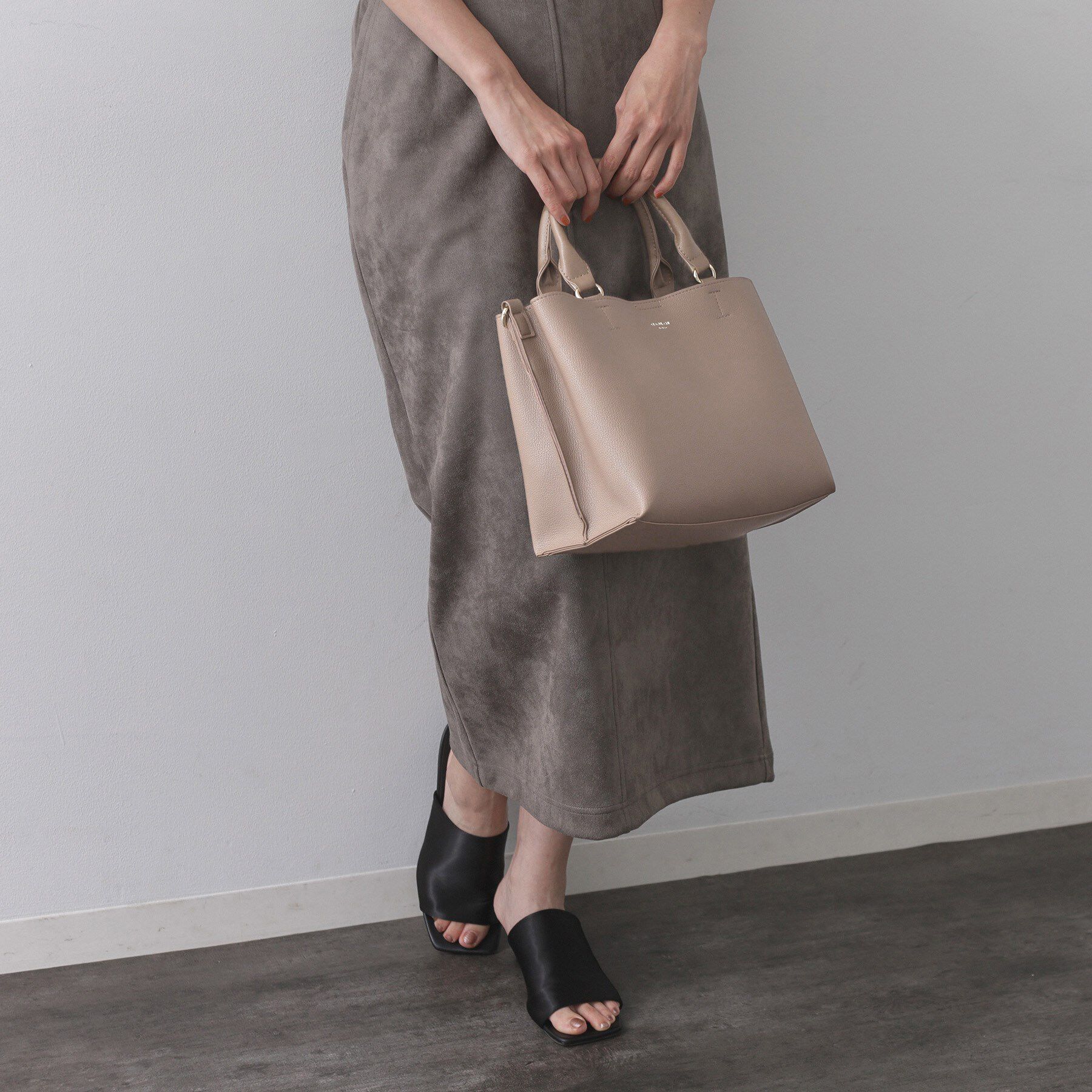 OPAQUE.CLIP「【2WAY/人間工学】ソフトシュリンク合皮ミドルサイズトートバッグ」|トートバッグ|