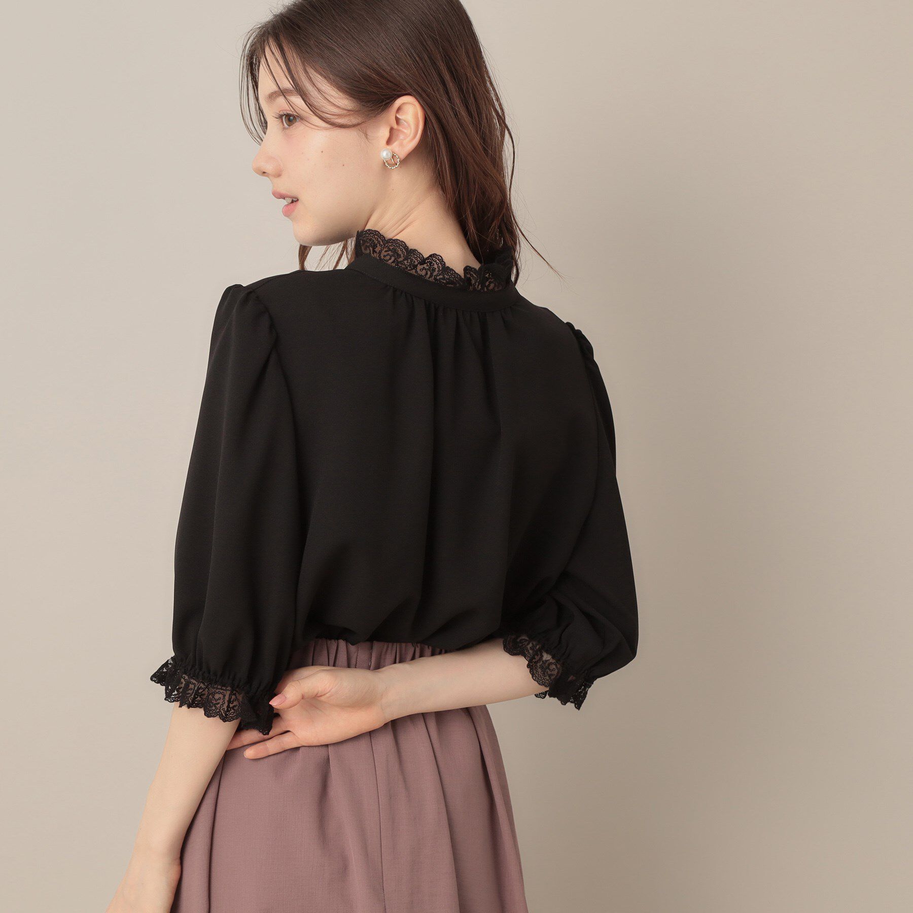 Couture broach「【華やか・大人可愛い・5分袖】エンブロレース前後2WAYブラウス」|シャツ・ブラウス|