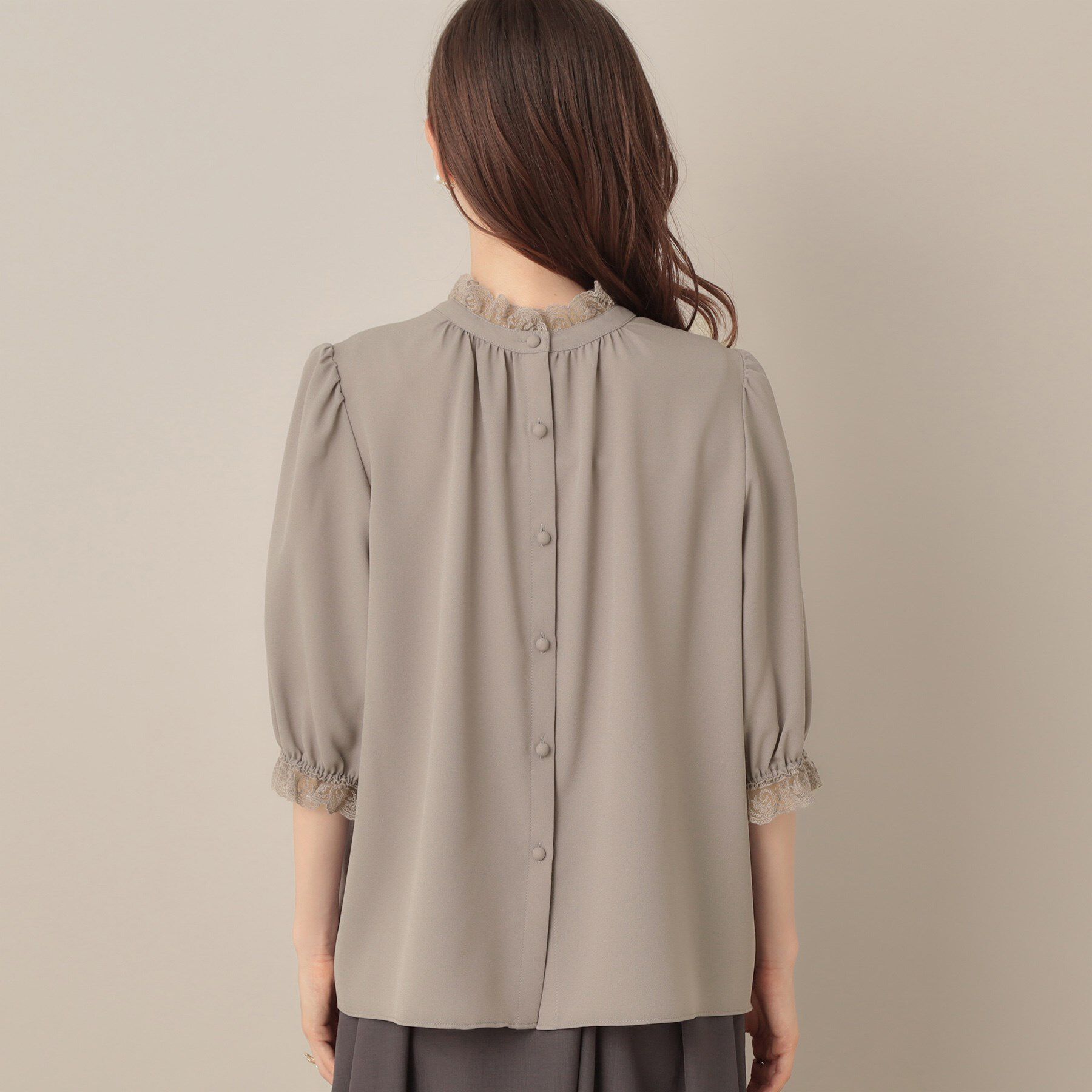 Couture broach「【華やか・大人可愛い・5分袖】エンブロレース前後2WAYブラウス」|シャツ・ブラウス|