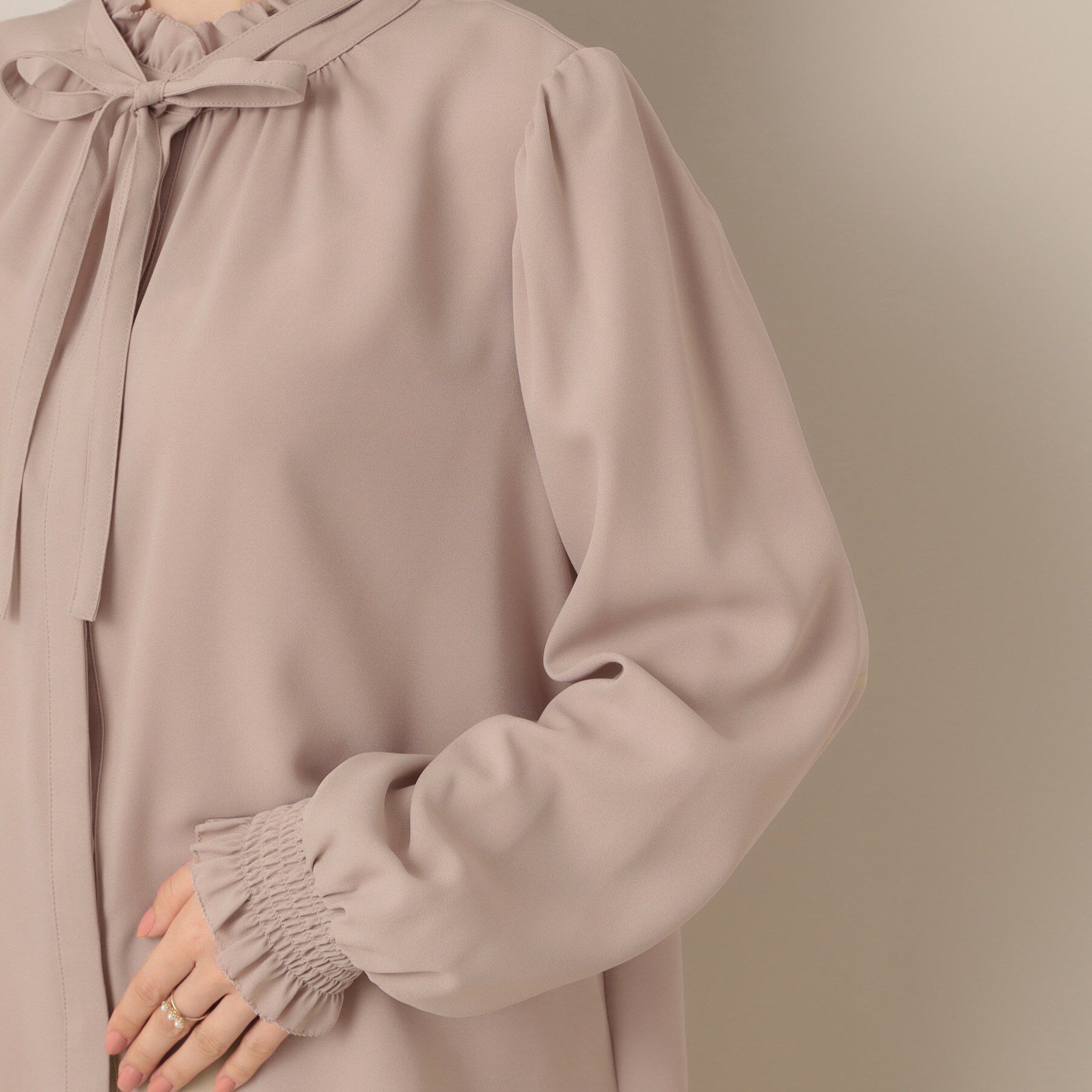 Couture broach「【フェミニン・通勤】タイ付きピコフリルブラウス」|シャツ・ブラウス|
