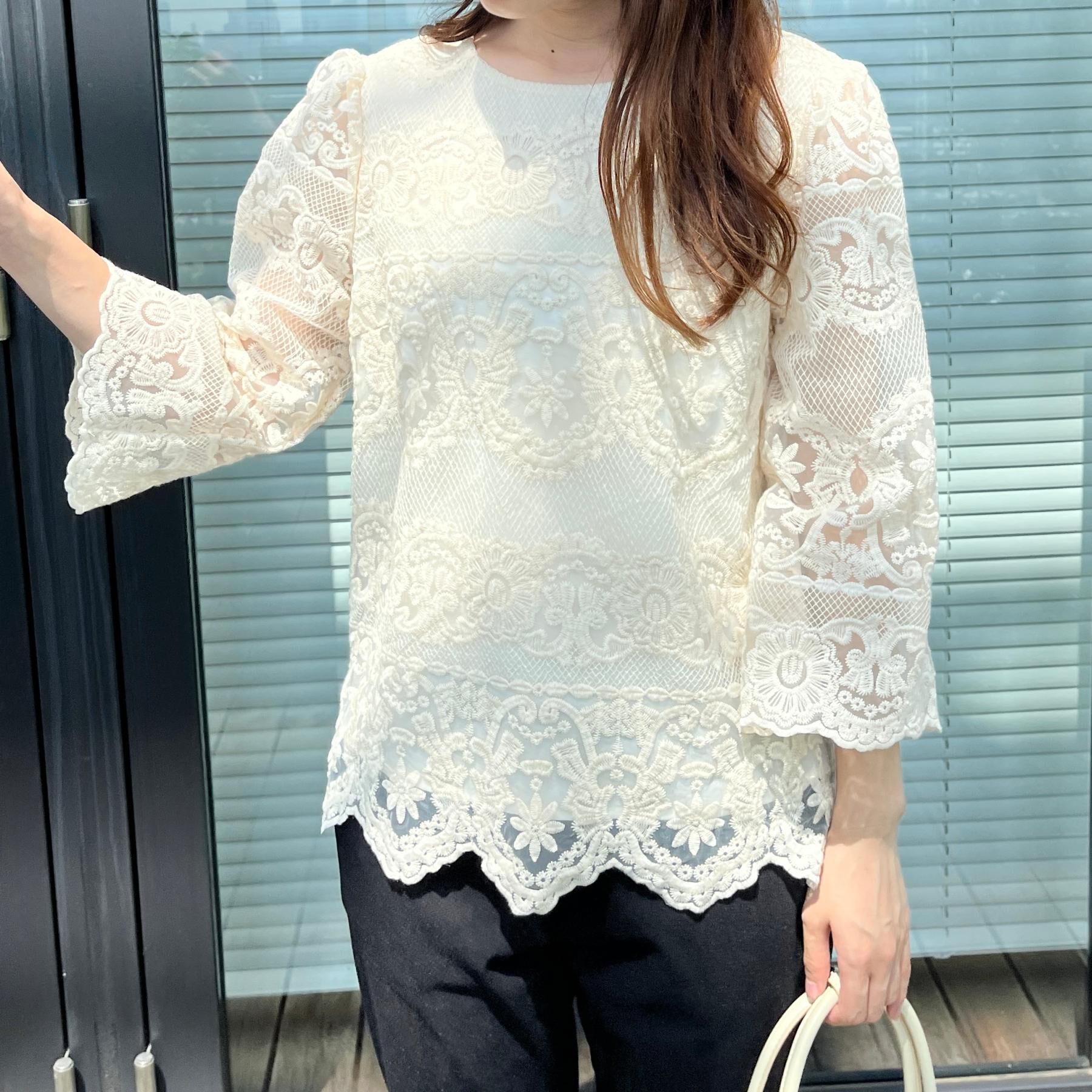 Couture broach「【一枚で着映える・高見え】刺繍レースフレアー袖ブラウス」|シャツ・ブラウス|