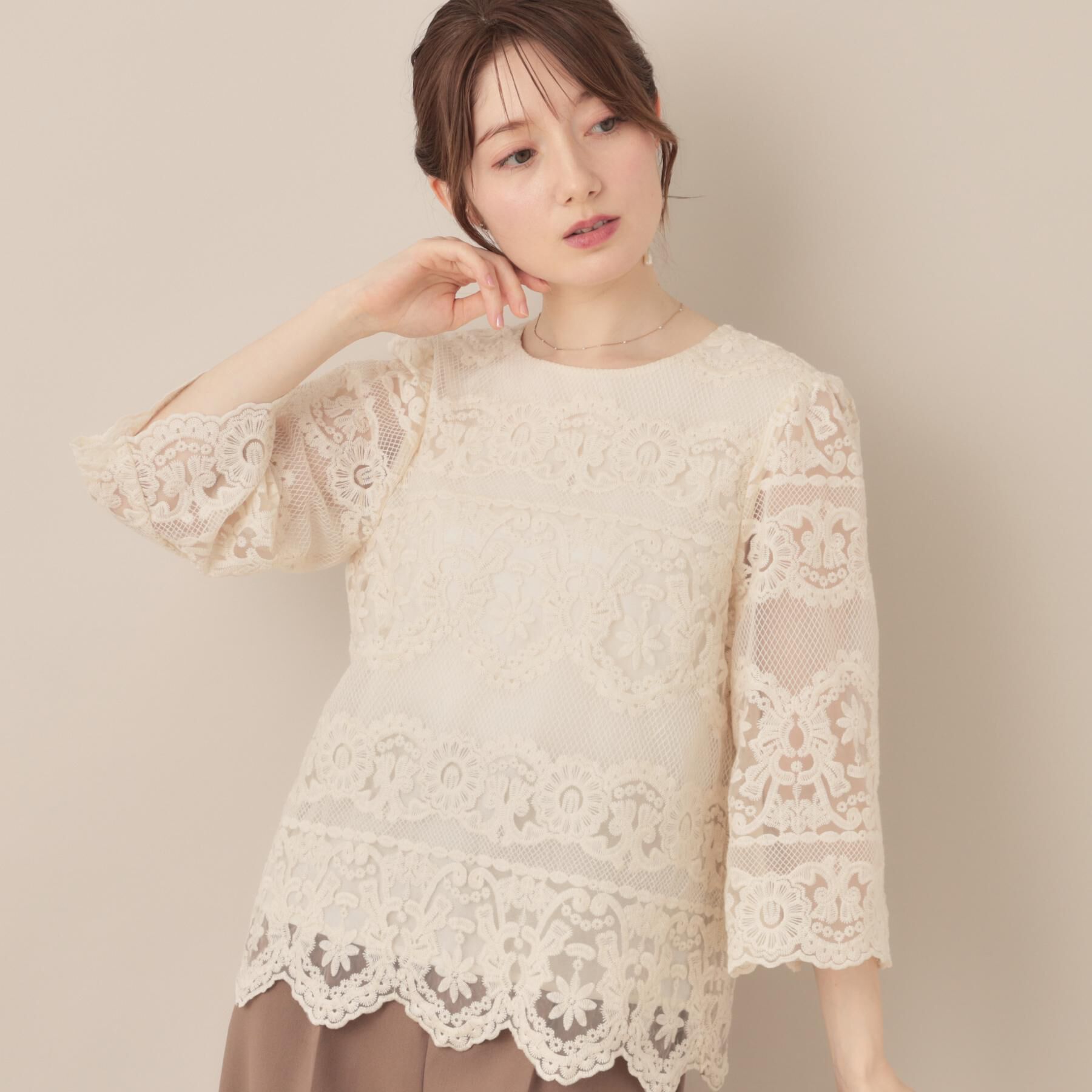 Couture broach「【一枚で着映える・高見え】刺繍レースフレアー袖ブラウス」|シャツ・ブラウス|
