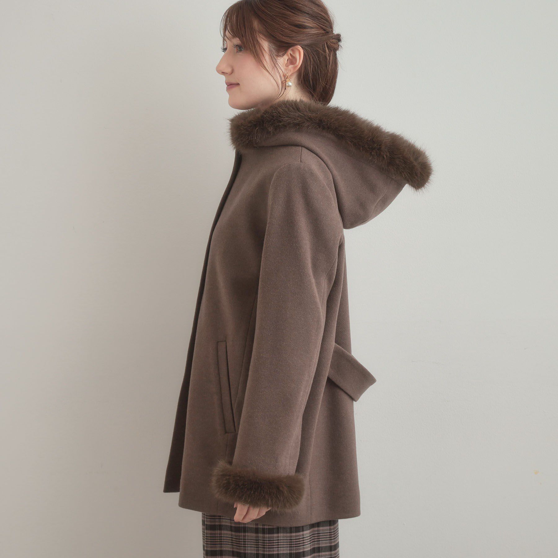 Couture broach「【大人可愛い・フード取り外し可能】フードフェイクファー ハーフ丈コート」|その他|