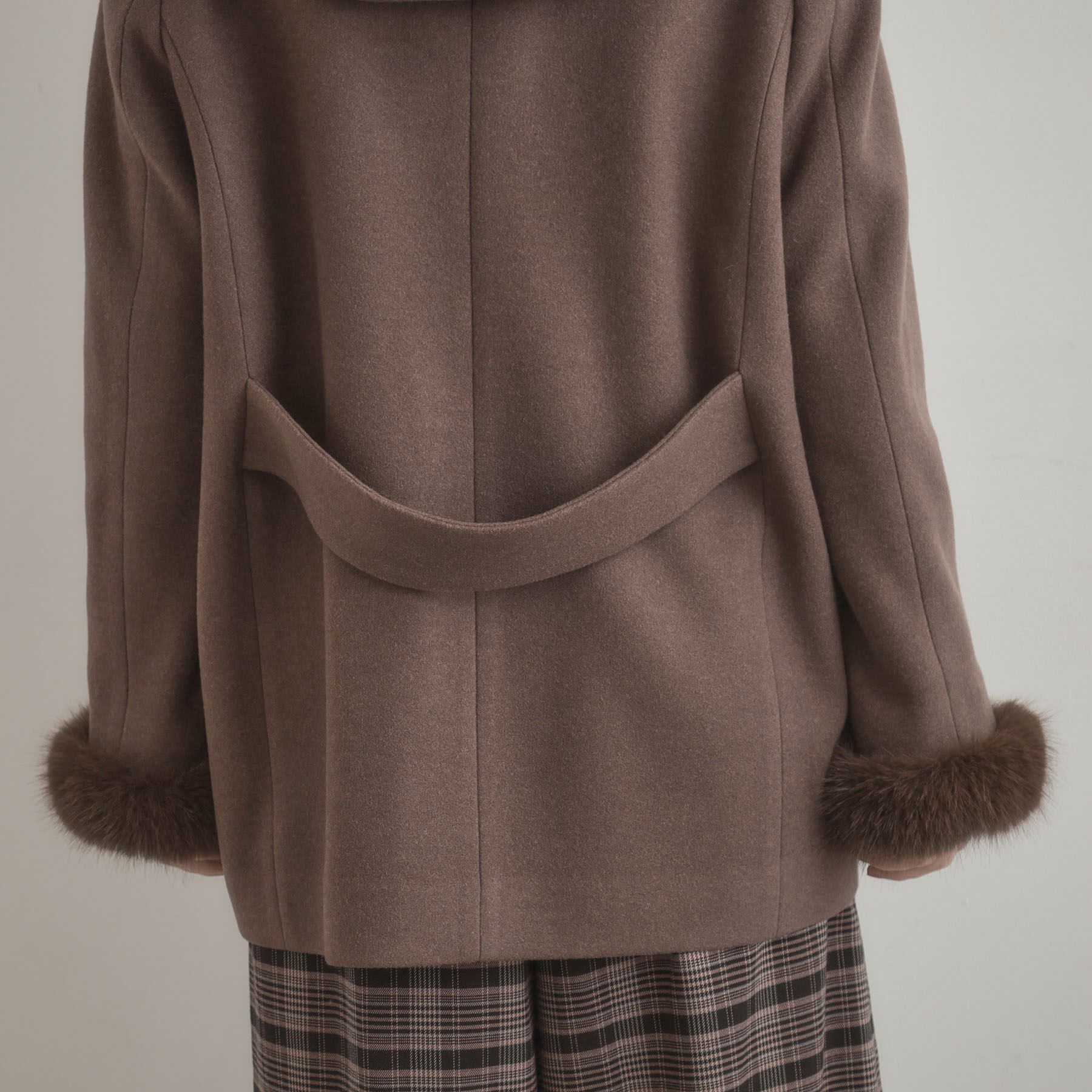 Couture broach「【大人可愛い・フード取り外し可能】フードフェイクファー ハーフ丈コート」|その他|