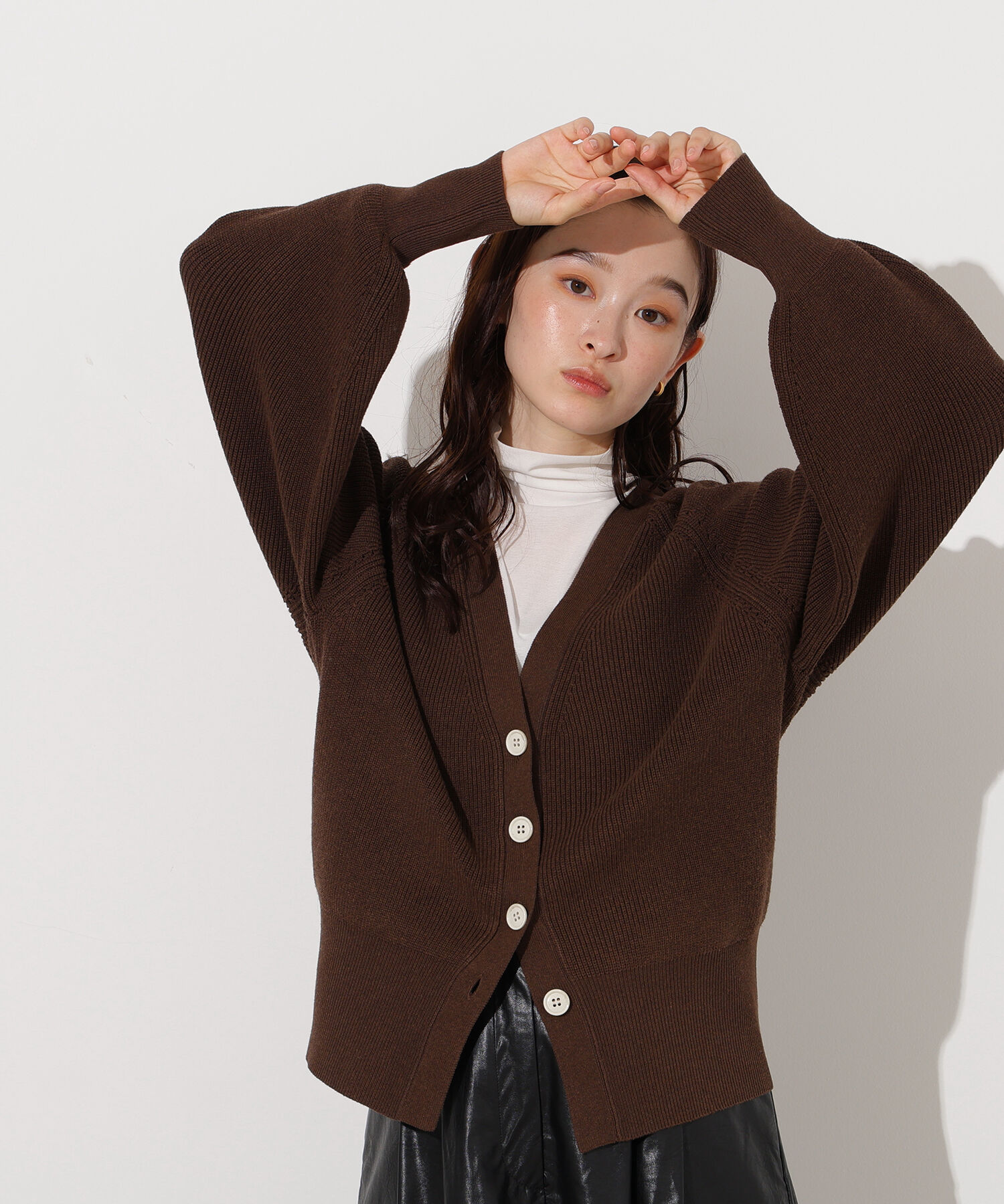  「Vネックフォルムカーディガン」|ニット・セーター|ブラウン