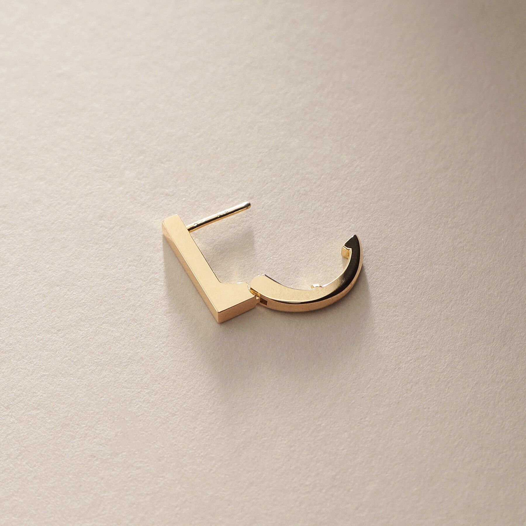 COCOSHNIK「K18平打ちフープ ワンタッチピアス」|ピアス|