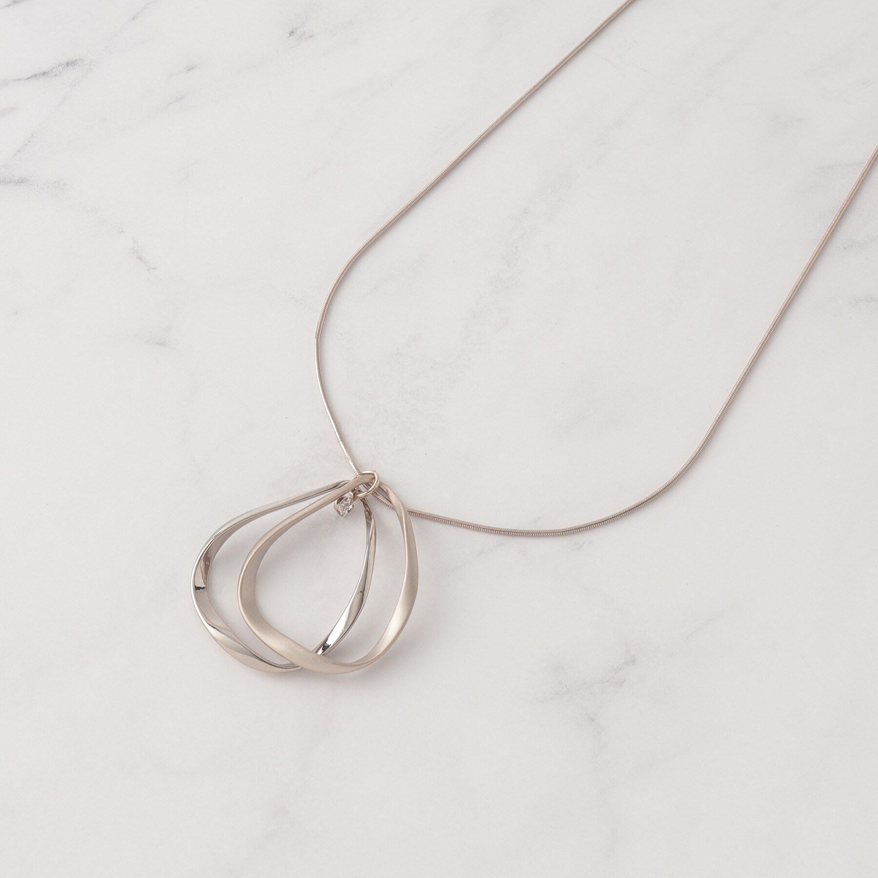 SHOO･LA･RUE「ウェーブオープンドロップネックレス」|ネックレス|ブロンズ(008)