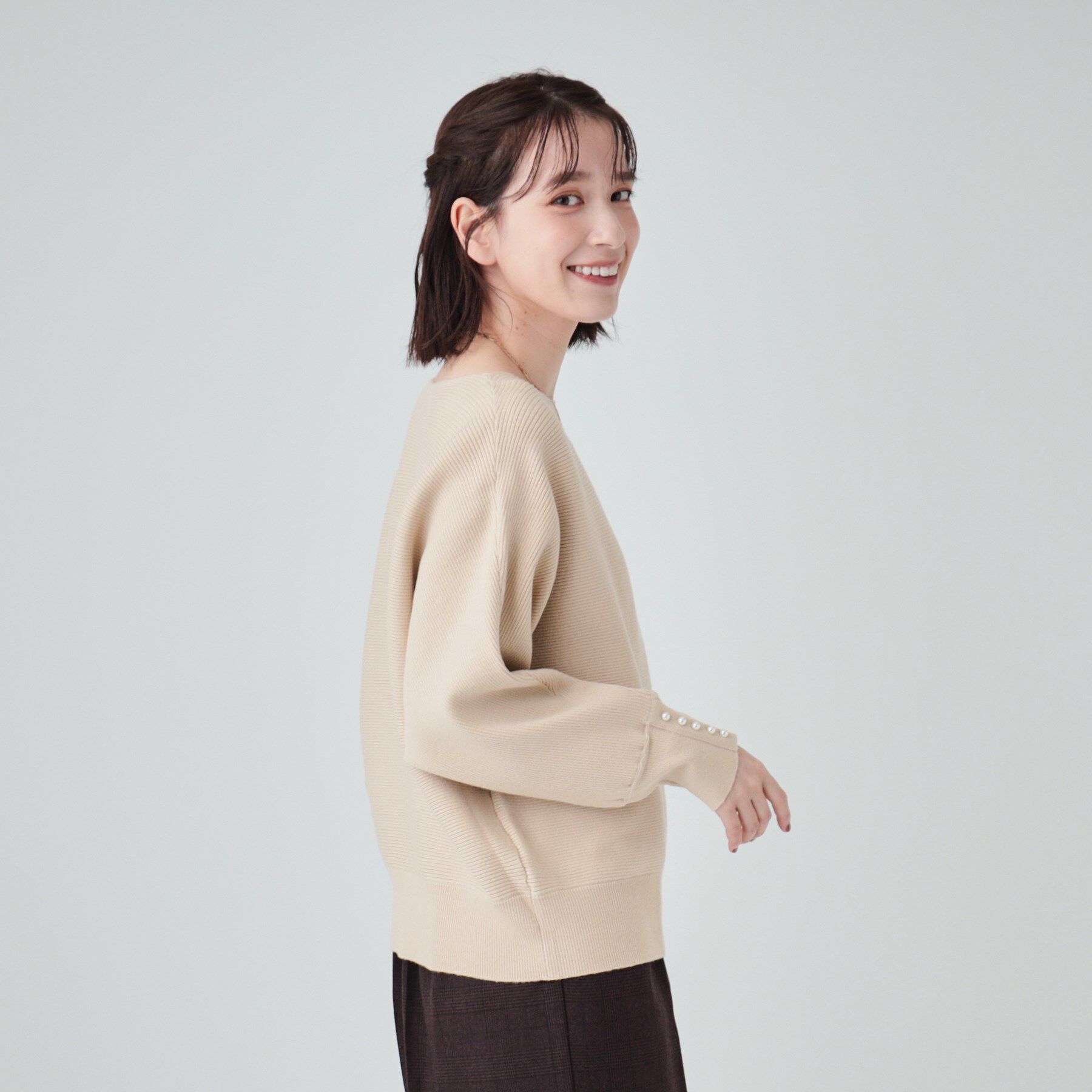 SHOO･LA･RUE「【高レビュー/洗える】優しく上品に リブドルマン お袖フェイクパールニット」|ニット・セーター|