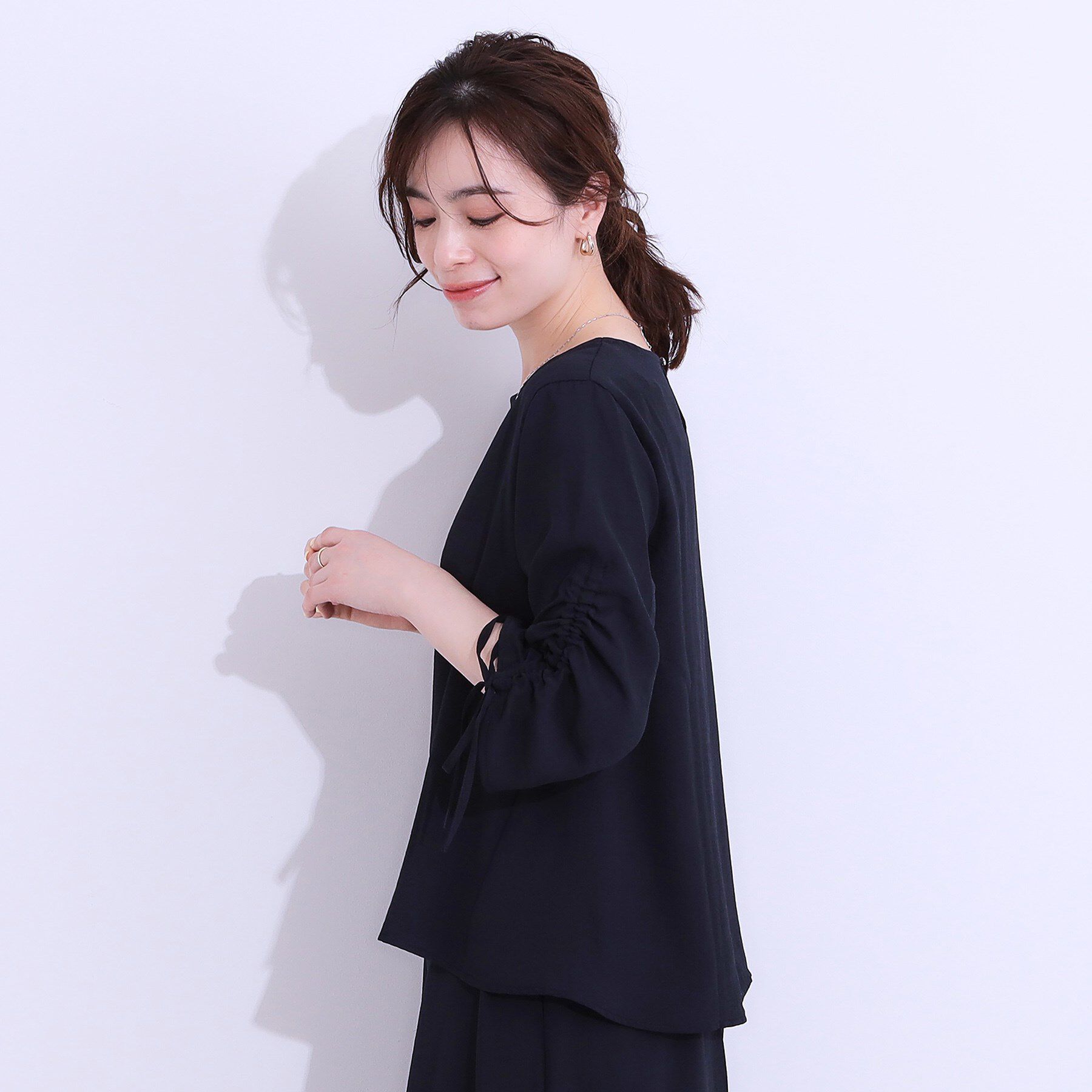 SHOO･LA･RUE「【高レビュー/セットアップ可】お袖シャーリング 麻調ブラウス」|シャツ・ブラウス|