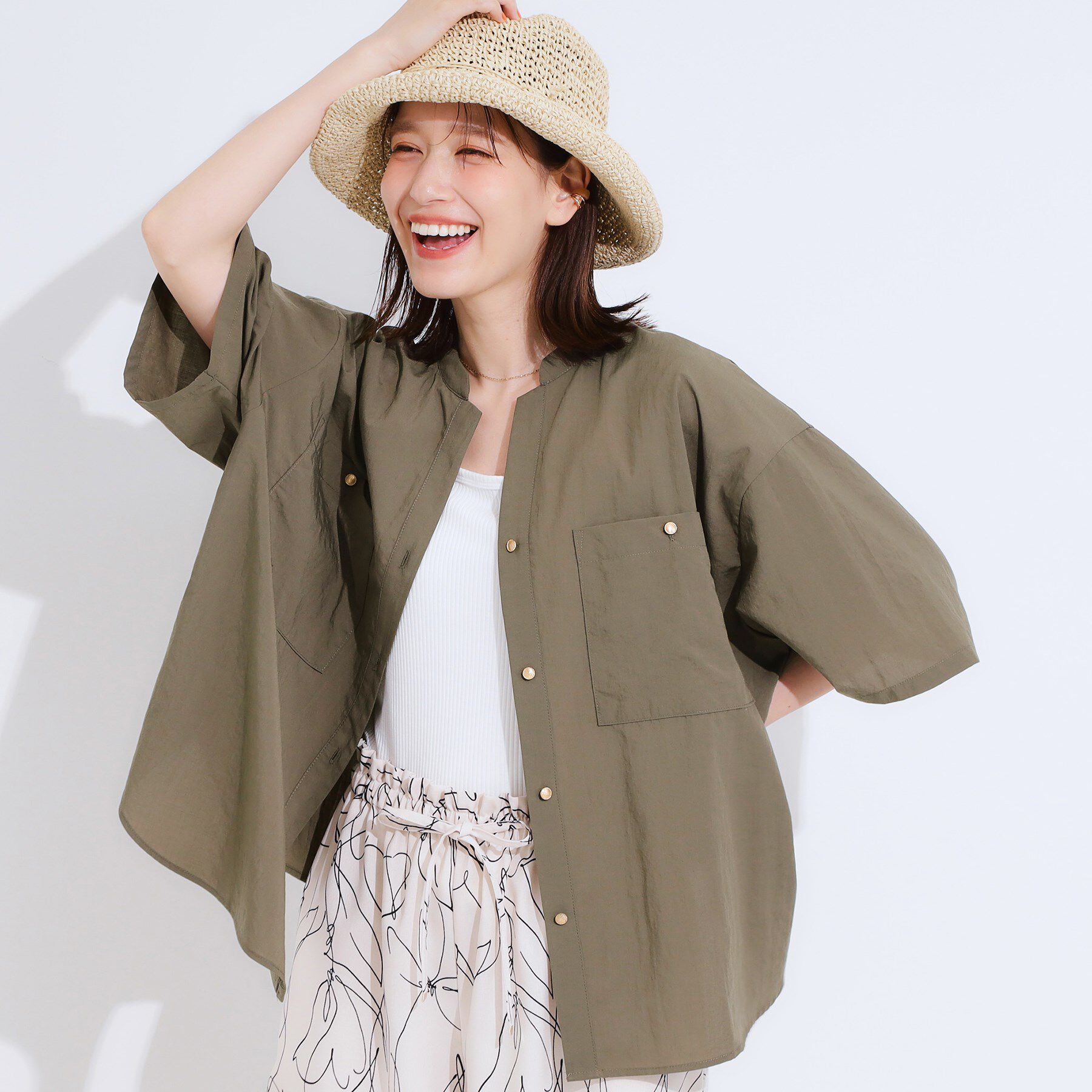 SHOO･LA･RUE「【S-LL】大人の抜け感 ビックポケット Vネックシャツ」|シャツ・ブラウス|カーキ(027)