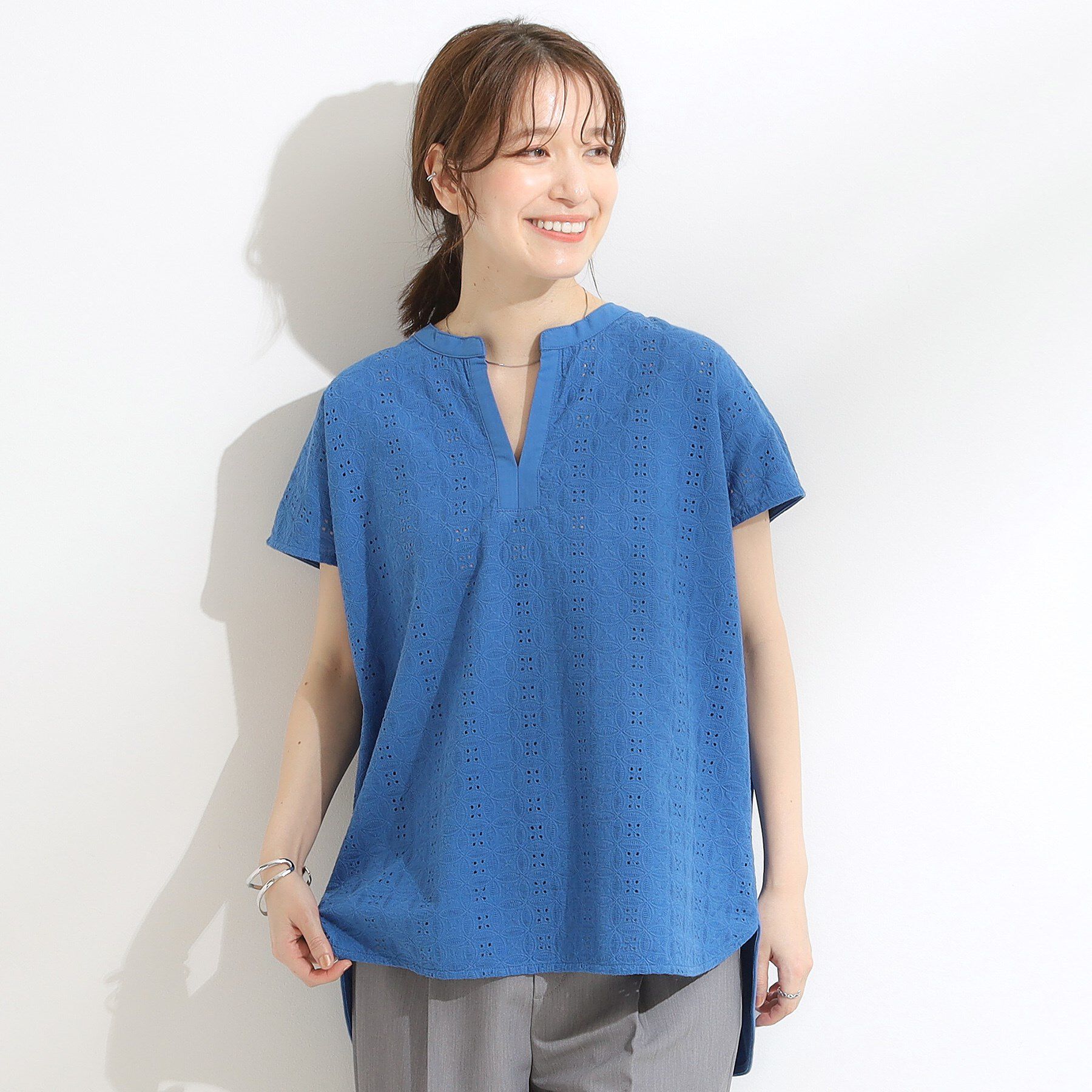 SHOO･LA･RUE「【S-LL】抜け感とすっきり見えを叶える 刺繍レース スキッパー襟トップス」|Tシャツ・カットソー|