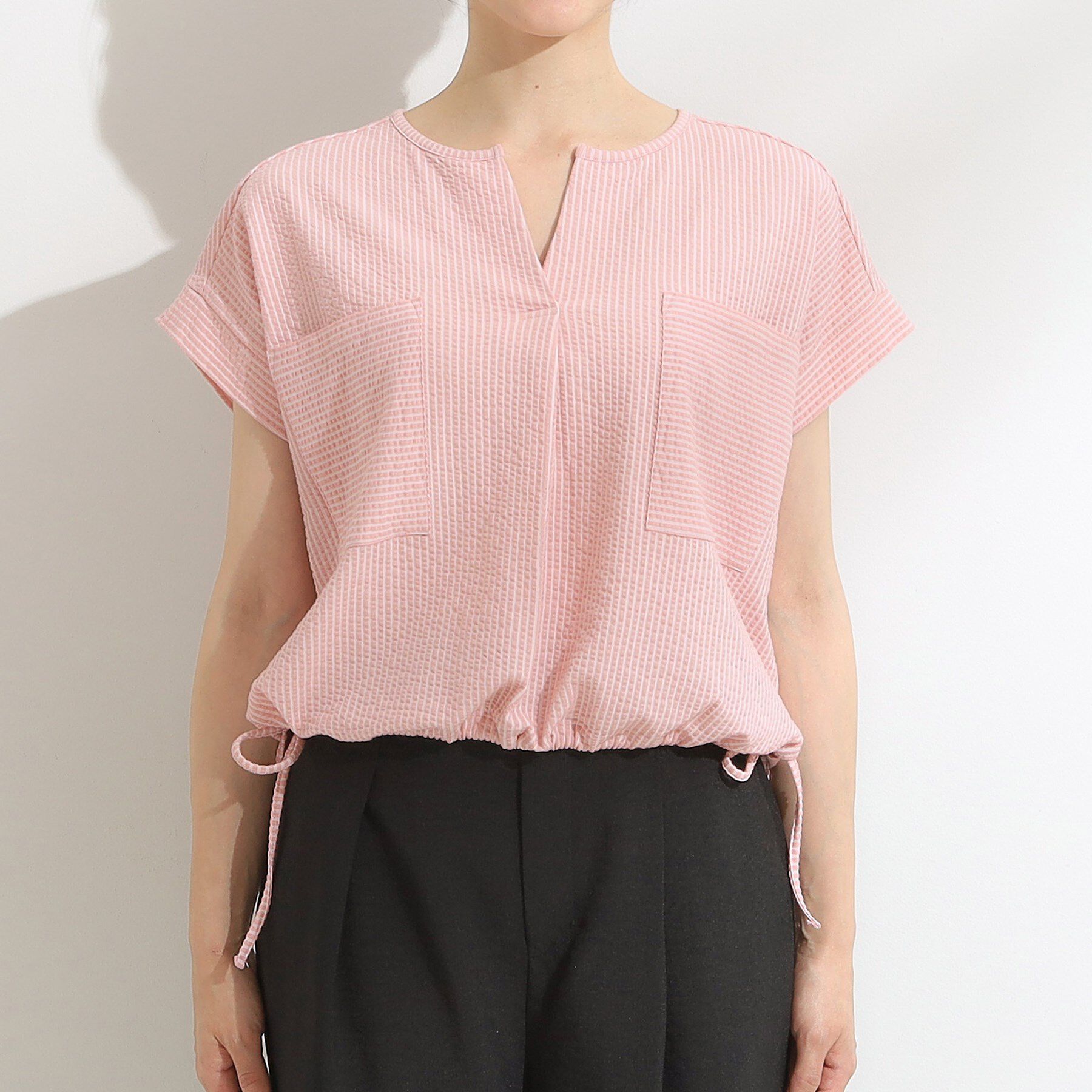 SHOO･LA･RUE「【洗える/S-LL】シルエット変化を楽しめる サッカーストライプ柄スキッパートップス」|Tシャツ・カットソー|