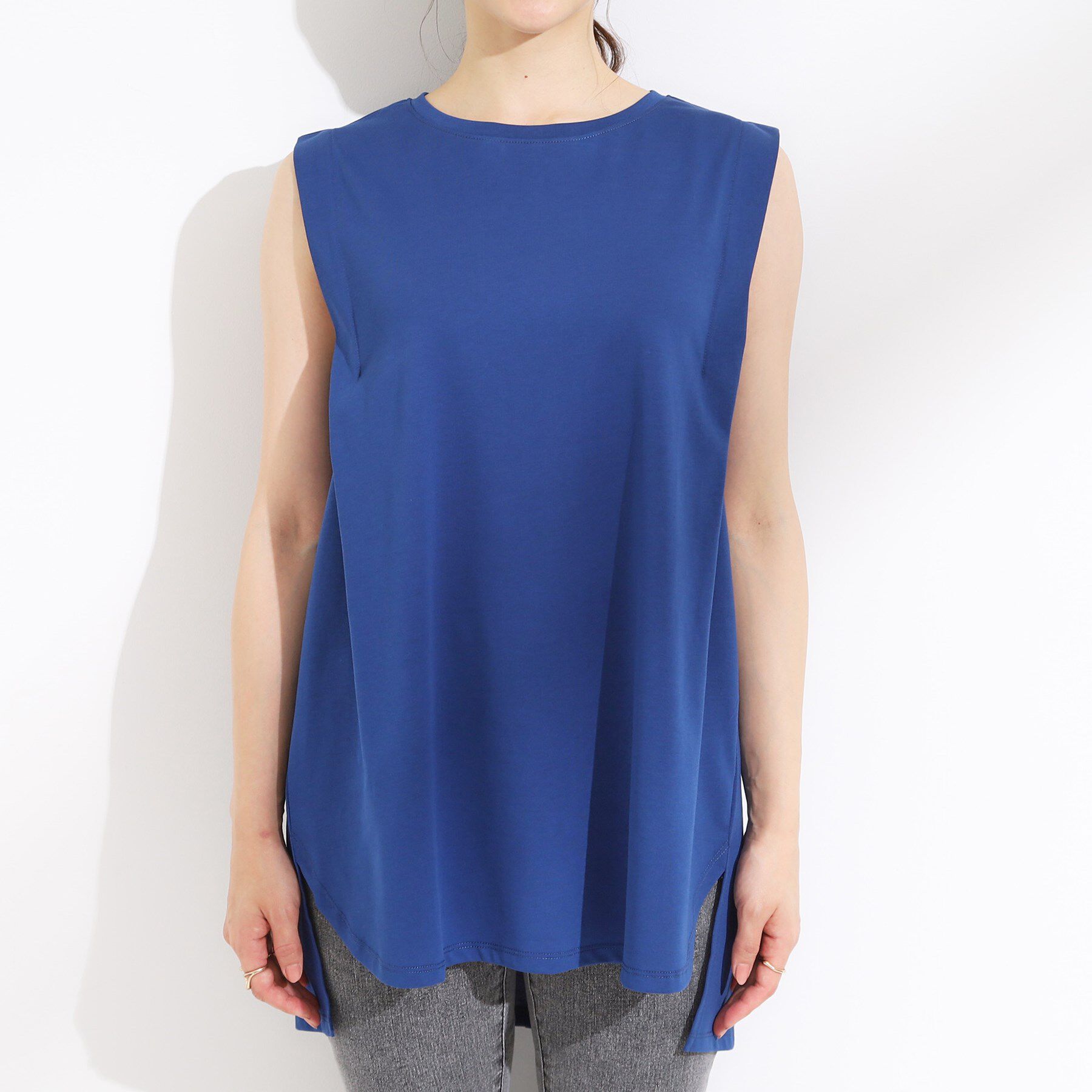 SHOO･LA･RUE「【汗ジミ軽減/ひんやり/UV】大人のヘルシーな着こなしに タックノースリーブチュニック」|チュニック|