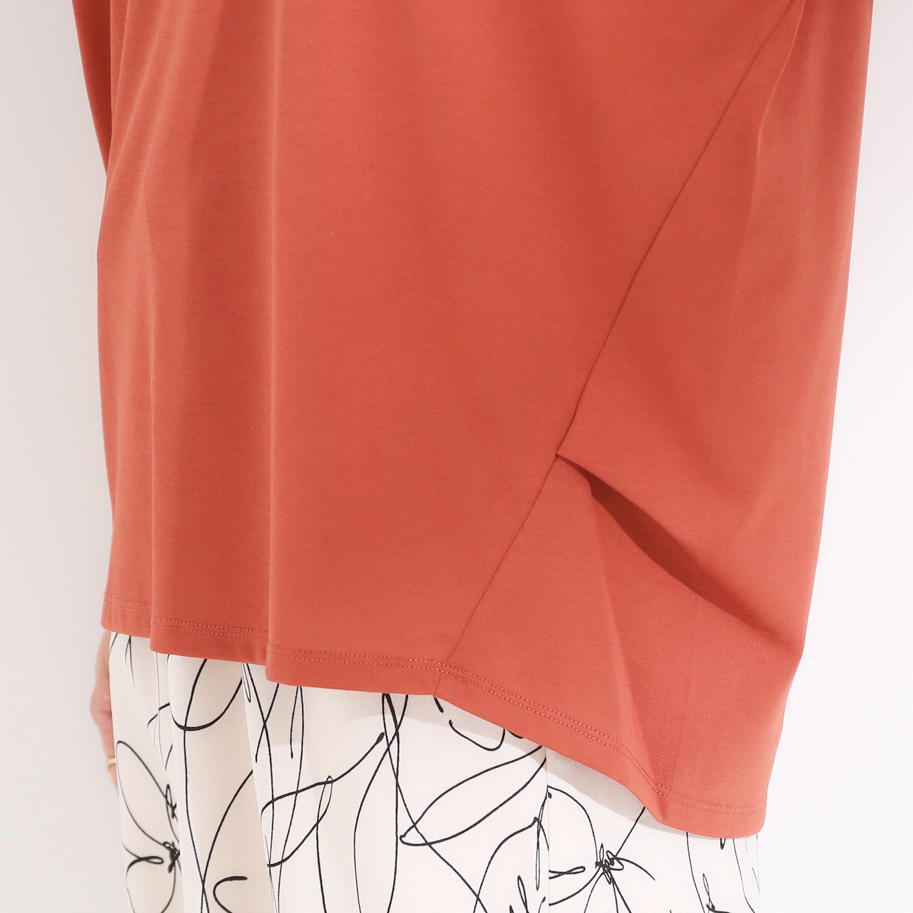 SHOO･LA･RUE「【S-LL/汗ジミ軽減/ひんやり/UV】体型カバーに タック入りドルマントップス」|Tシャツ・カットソー|