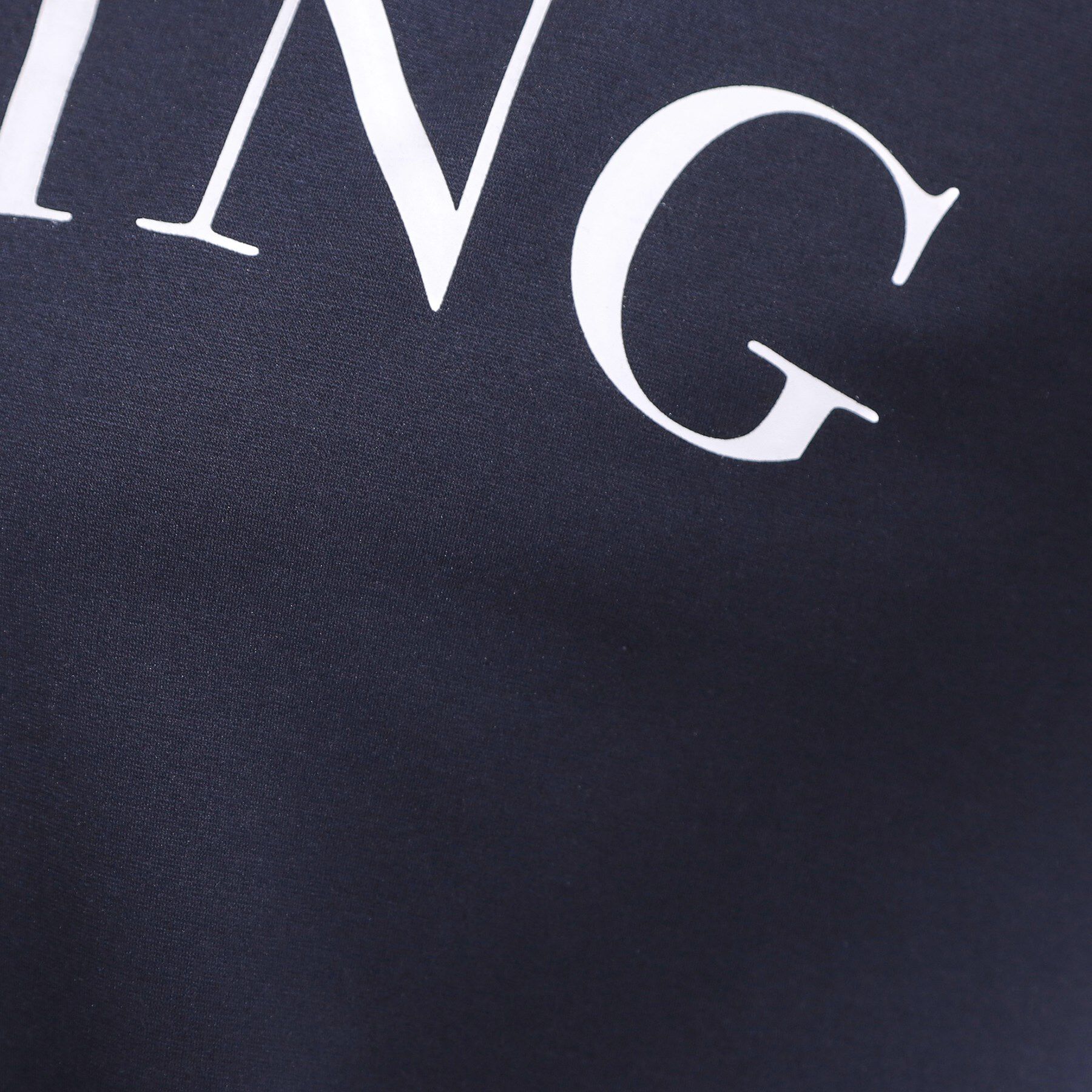 SHOO･LA･RUE「【洗える】Vネックですっきり見え ロゴトップス」|Tシャツ・カットソー|