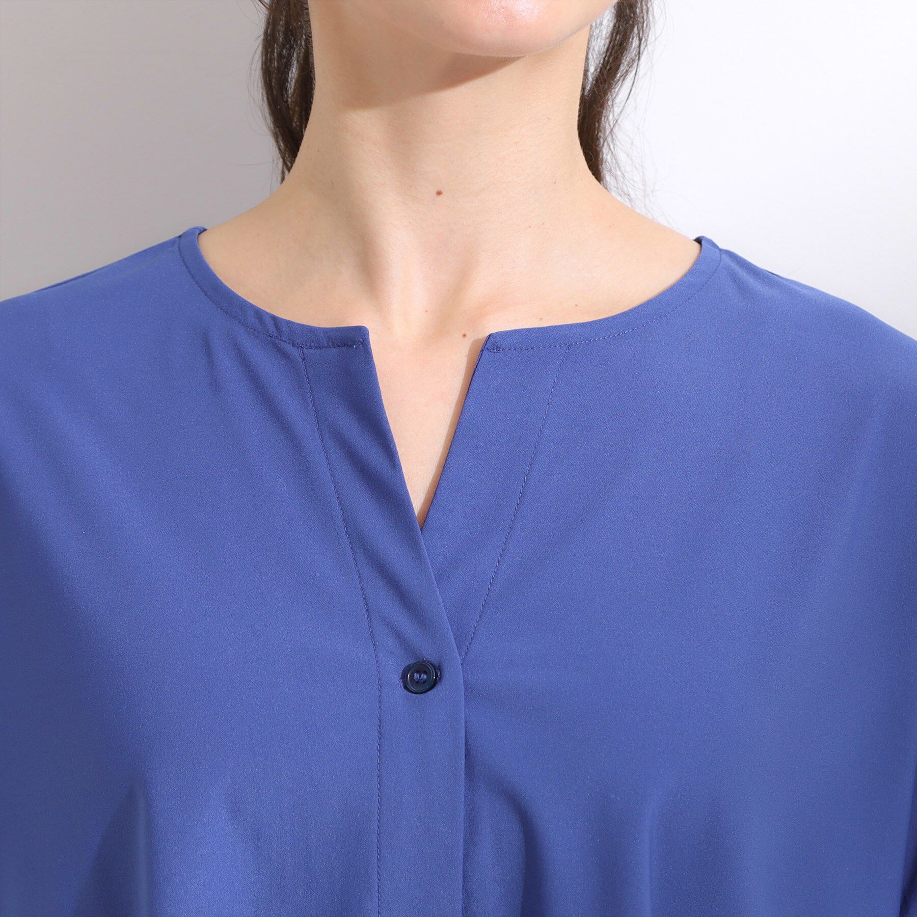 SHOO･LA･RUE「【S-LL】さらりとしたタッチが上品見え ワンボタンデザイン トップス」|Tシャツ・カットソー|