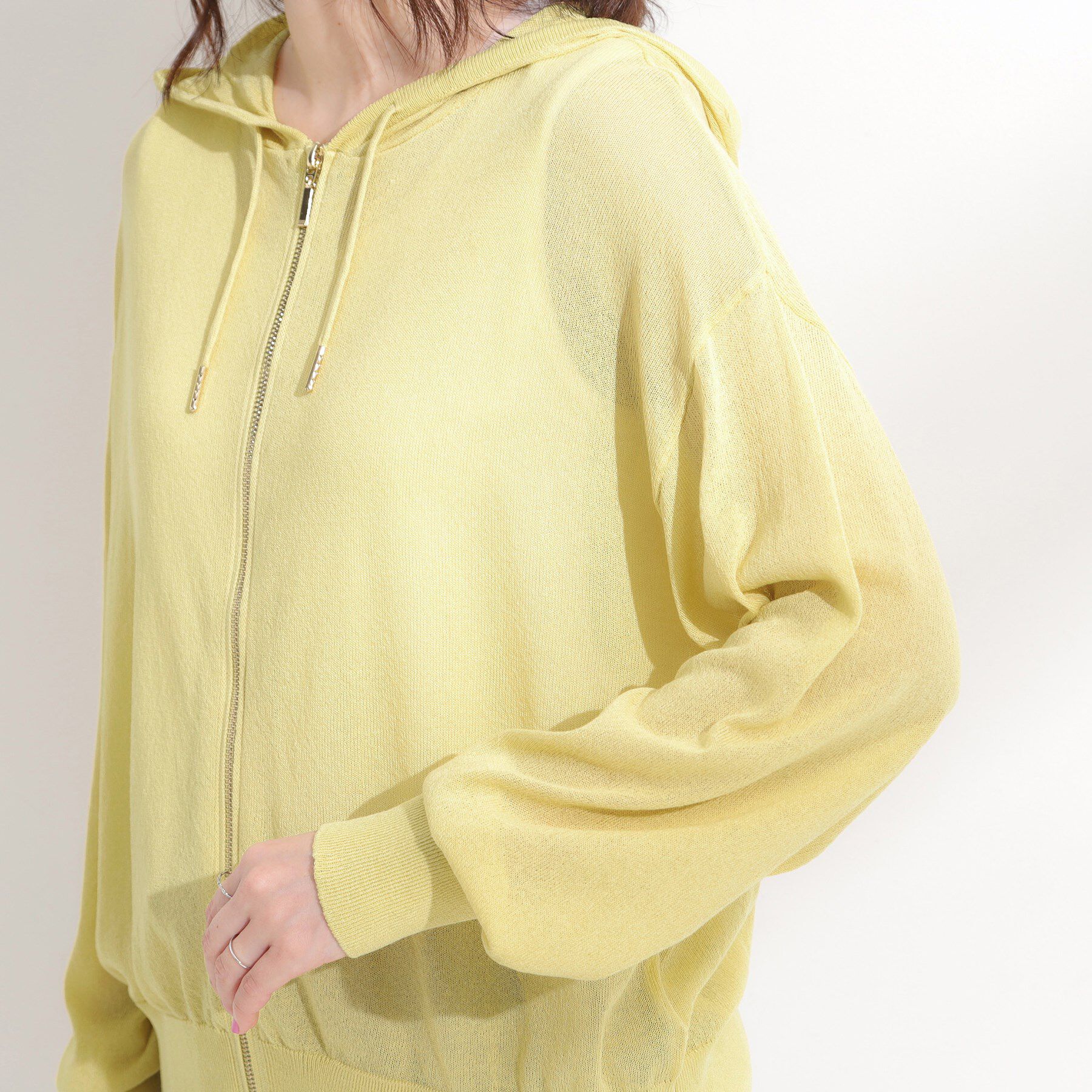 SHOO･LA･RUE「冷房対策にも 上品なシアー感のニットパーカ」|カーディガン|