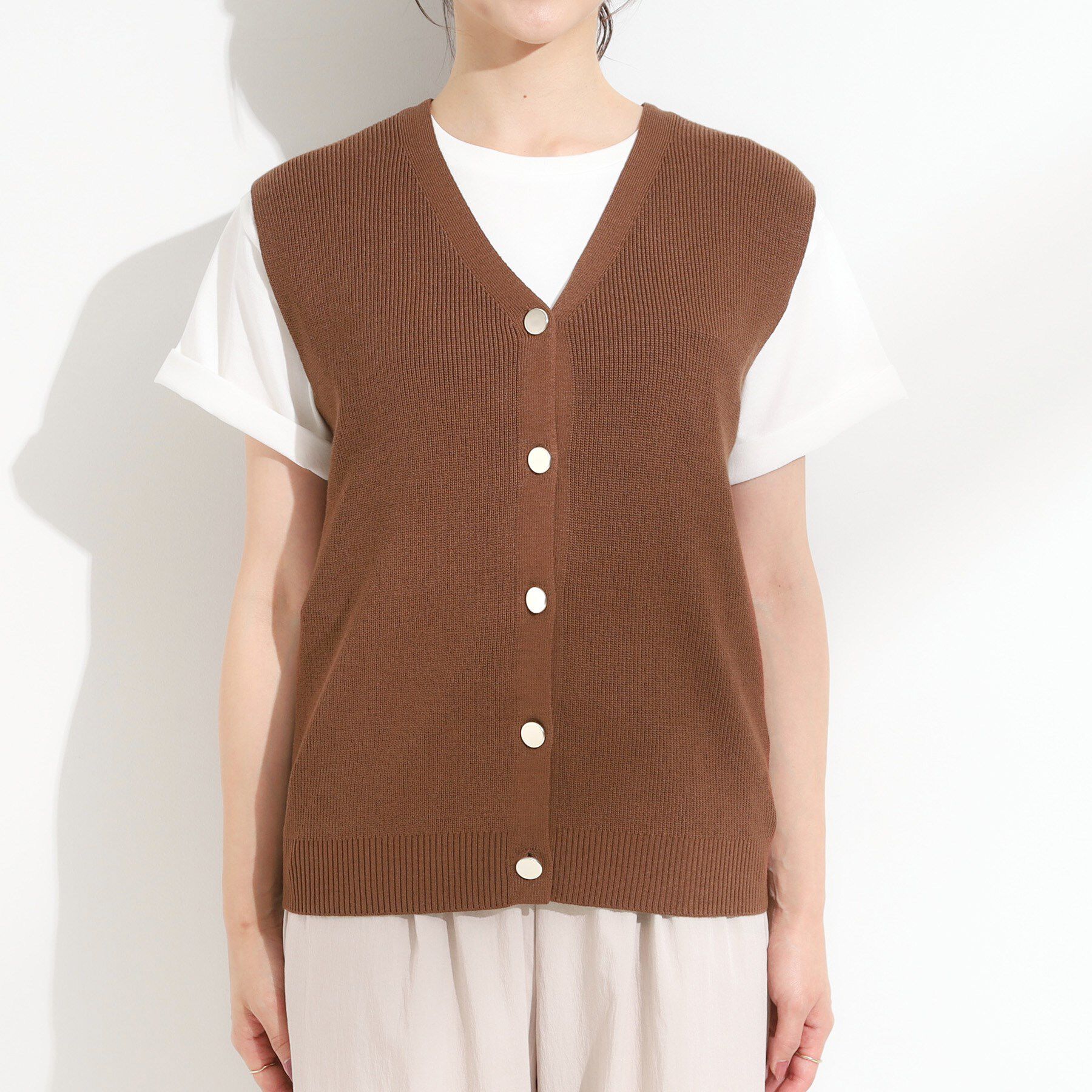 SHOO･LA･RUE「【S-LL】ゴールドボタンが上品 大人のニットベスト」|ベスト・ジレ|
