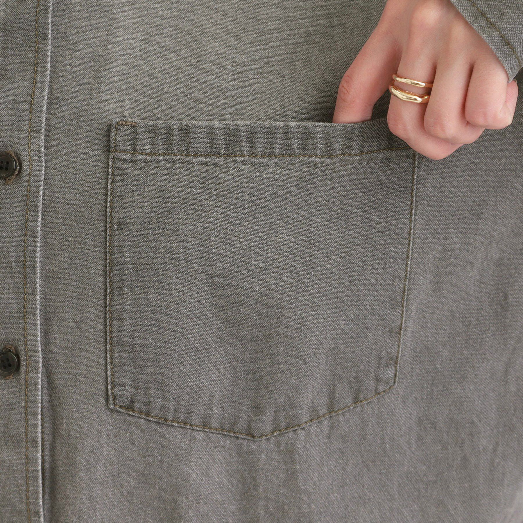 SHOO･LA･RUE「【S-LL】大人のカジュアルコーデに こなれデニムシャツ」|シャツ・ブラウス|