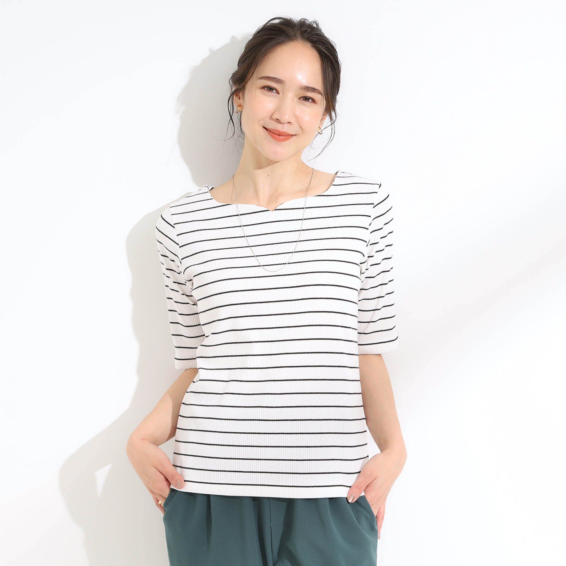 SHOO･LA･RUE「【S-LL】女性らしさ漂うハートネック テレコ5分袖トップス」|Tシャツ・カットソー|