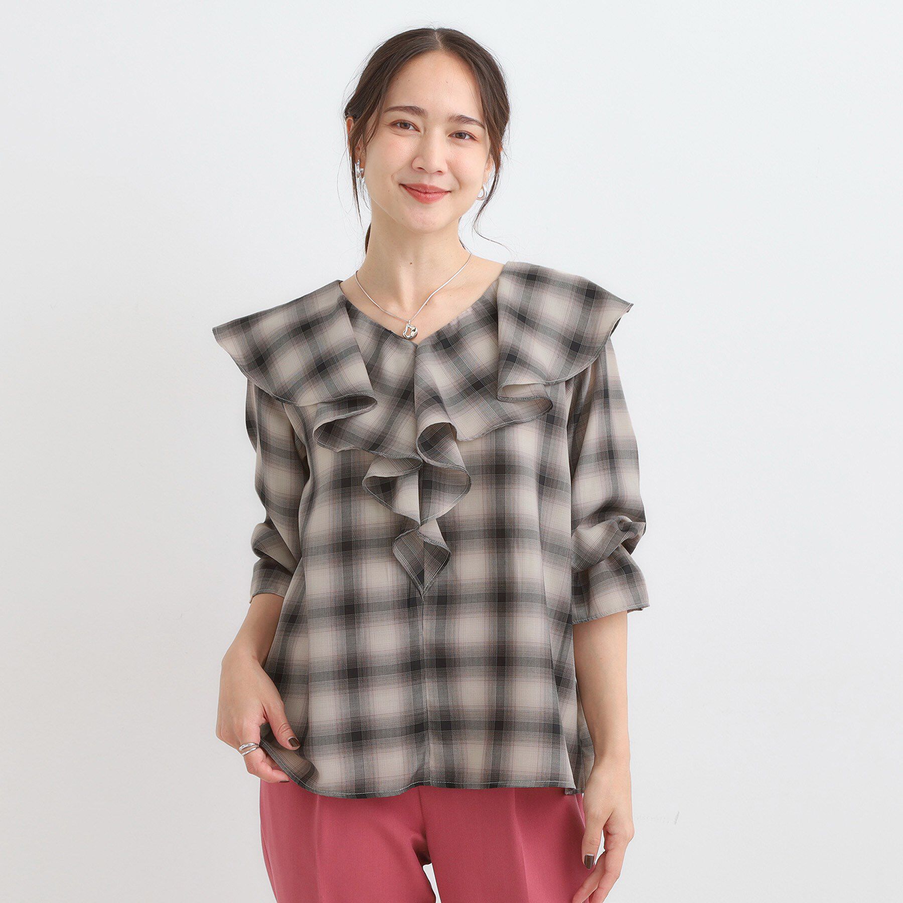 SHOO･LA･RUE「【S-LL】きれいめカジュアルに チェック柄フリルブラウス」|シャツ・ブラウス|