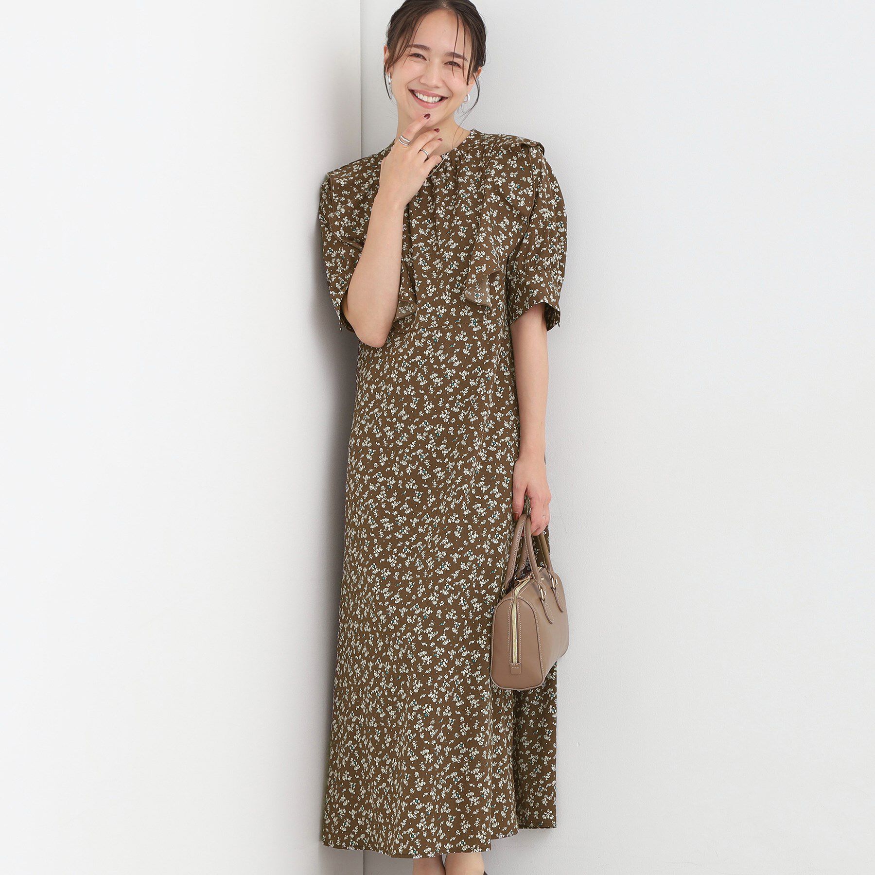SHOO･LA･RUE「【S-LL】クラシカルな 花柄ワンピース」|ワンピース|ブラウン(743)