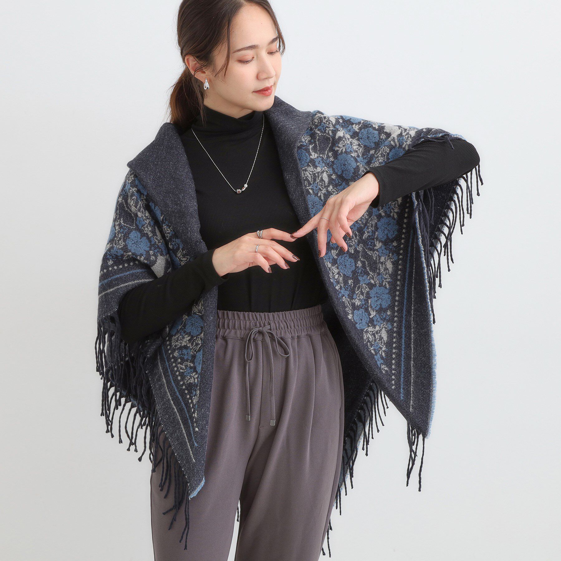 SHOO･LA･RUE「【リバーシブル】心もほっこり アニマル柄ポンチョ」|ポンチョ・ケープ|チャコールグレー(0