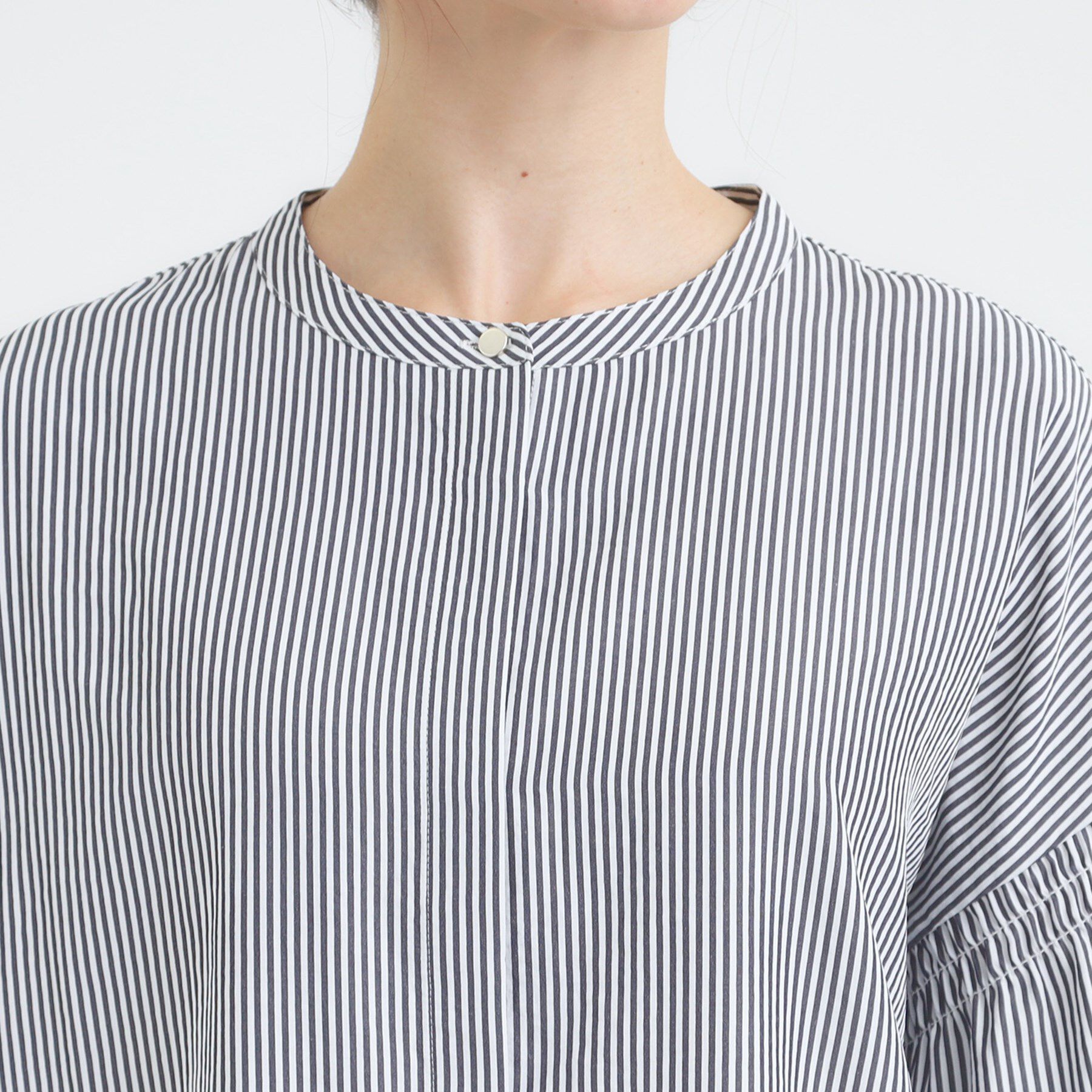 SHOO･LA･RUE「【洗濯後シワになりにくい/吸水速乾/UVカット】お袖シャーリングシャツ」|シャツ・ブラウス|