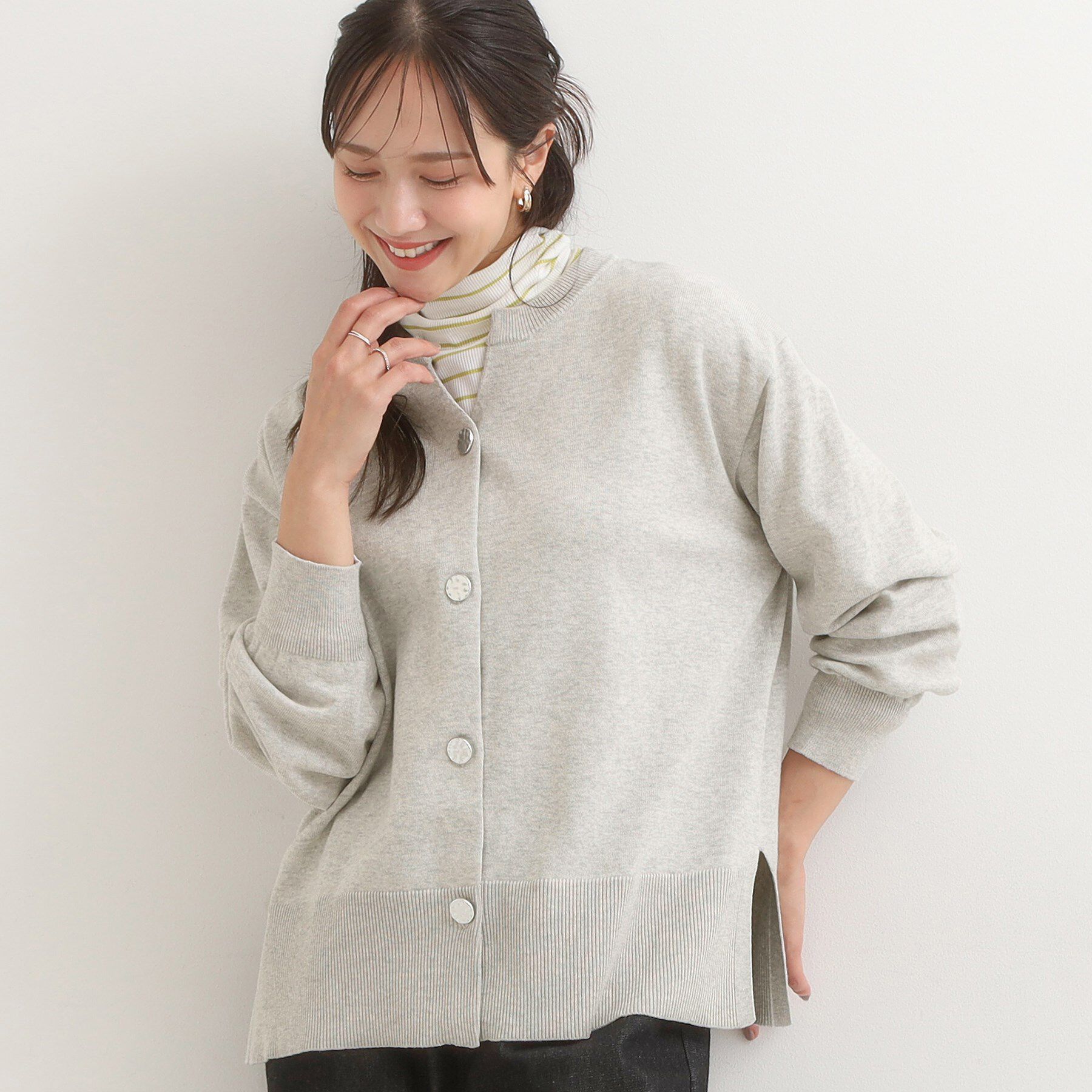 SHOO･LA･RUE「【洗濯機可/S-LL】 すっきり見え キーネックカーディガン【CIRCRIC】」|カーディガン|ライトグレー(011