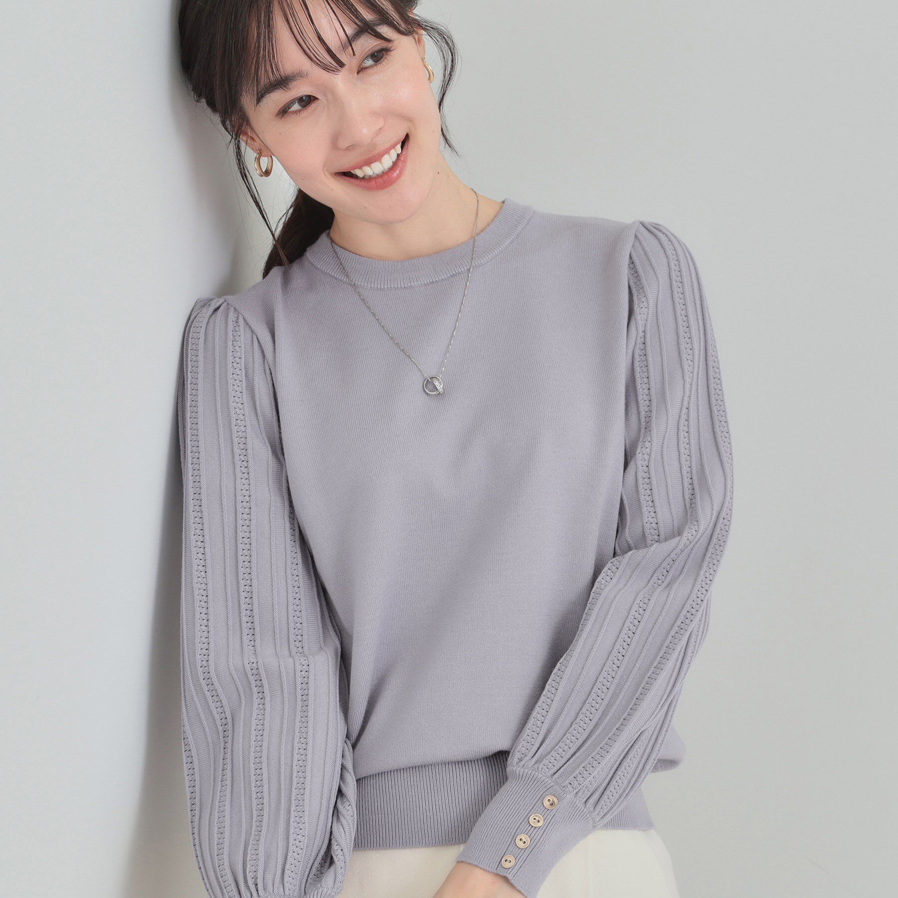 SHOO･LA･RUE「【洗濯機可／S-LL】切り替えデザインで上品見え お袖編み柄ニット」|ニット・セーター|ブルー(093)