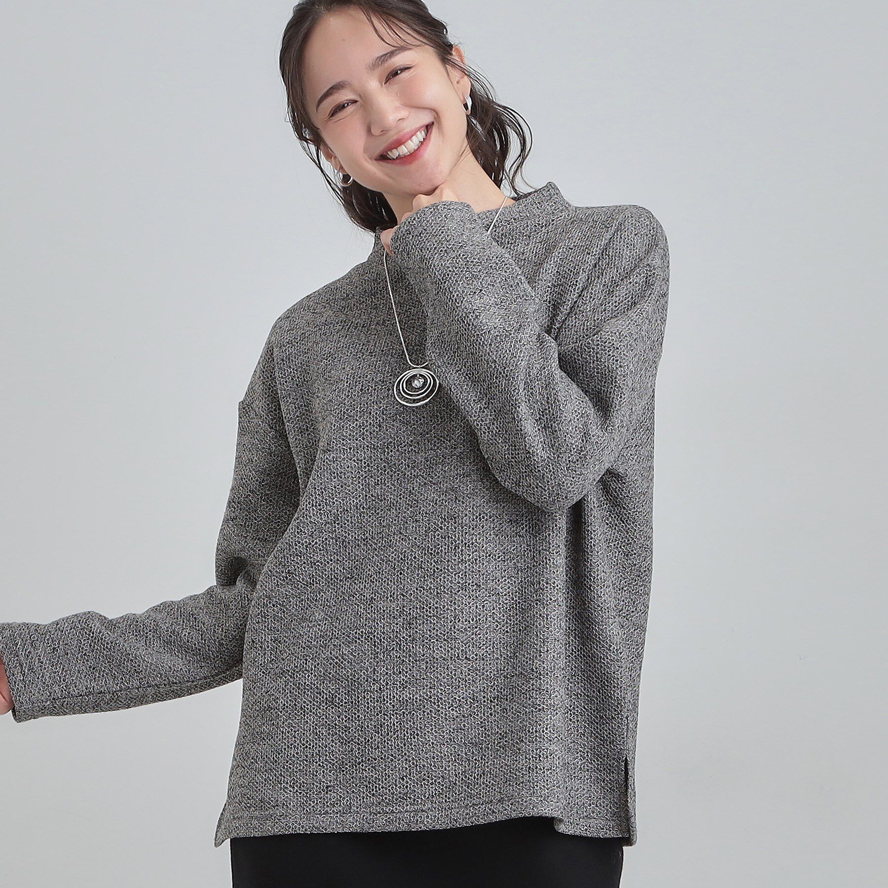 SHOO･LA･RUE「【あったか/洗濯機可/S-LL】インせず着られる モックネック ニットソートップス」|Tシャツ・カットソー|グレー(012)