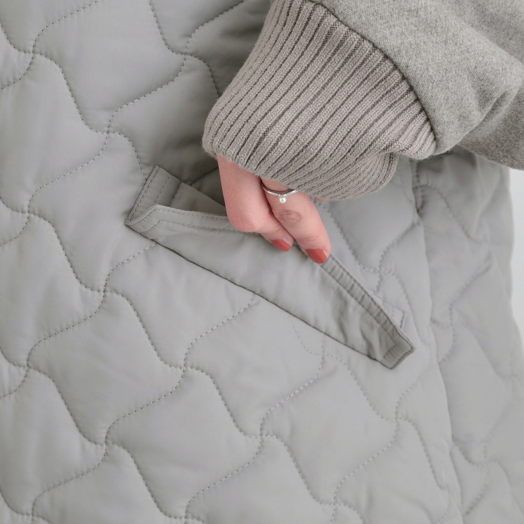 SHOO･LA･RUE「【S-LL】異素材使いが目を惹く キルトフードブルゾン」|ブルゾン・スタジャン|