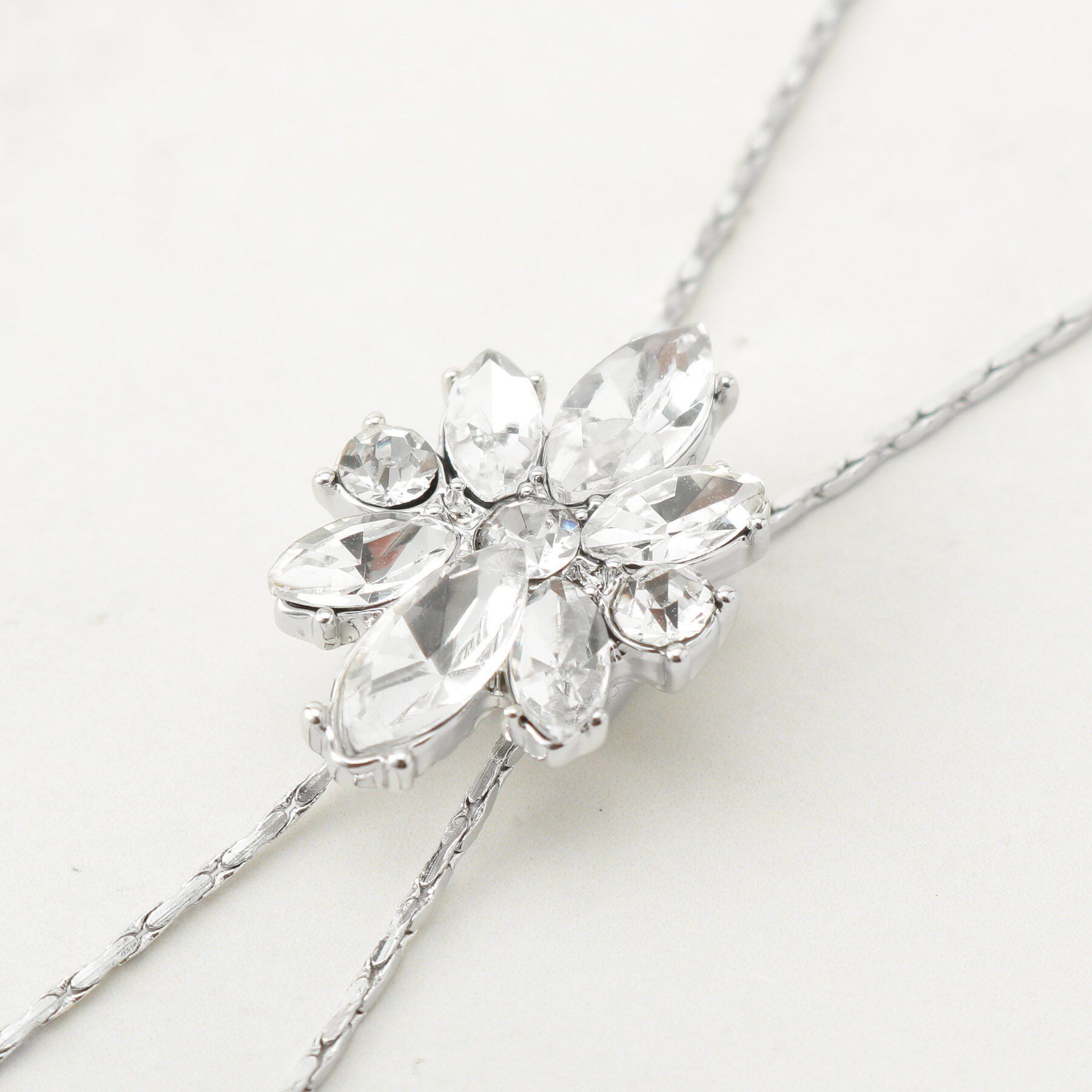 SHOO･LA･RUE「キラキラループタイネックレス」|ネックレス|