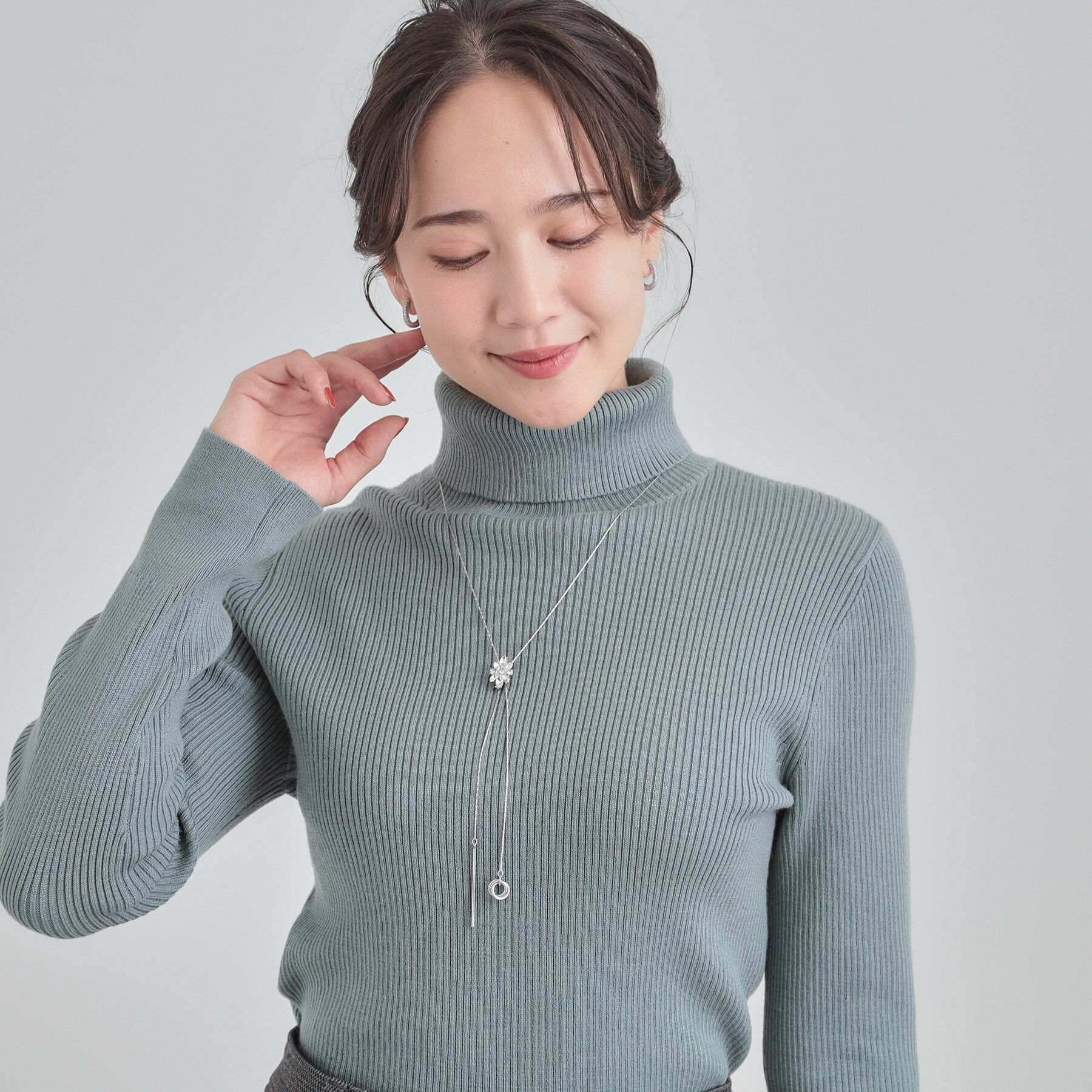 SHOO･LA･RUE「キラキラループタイネックレス」|ネックレス|