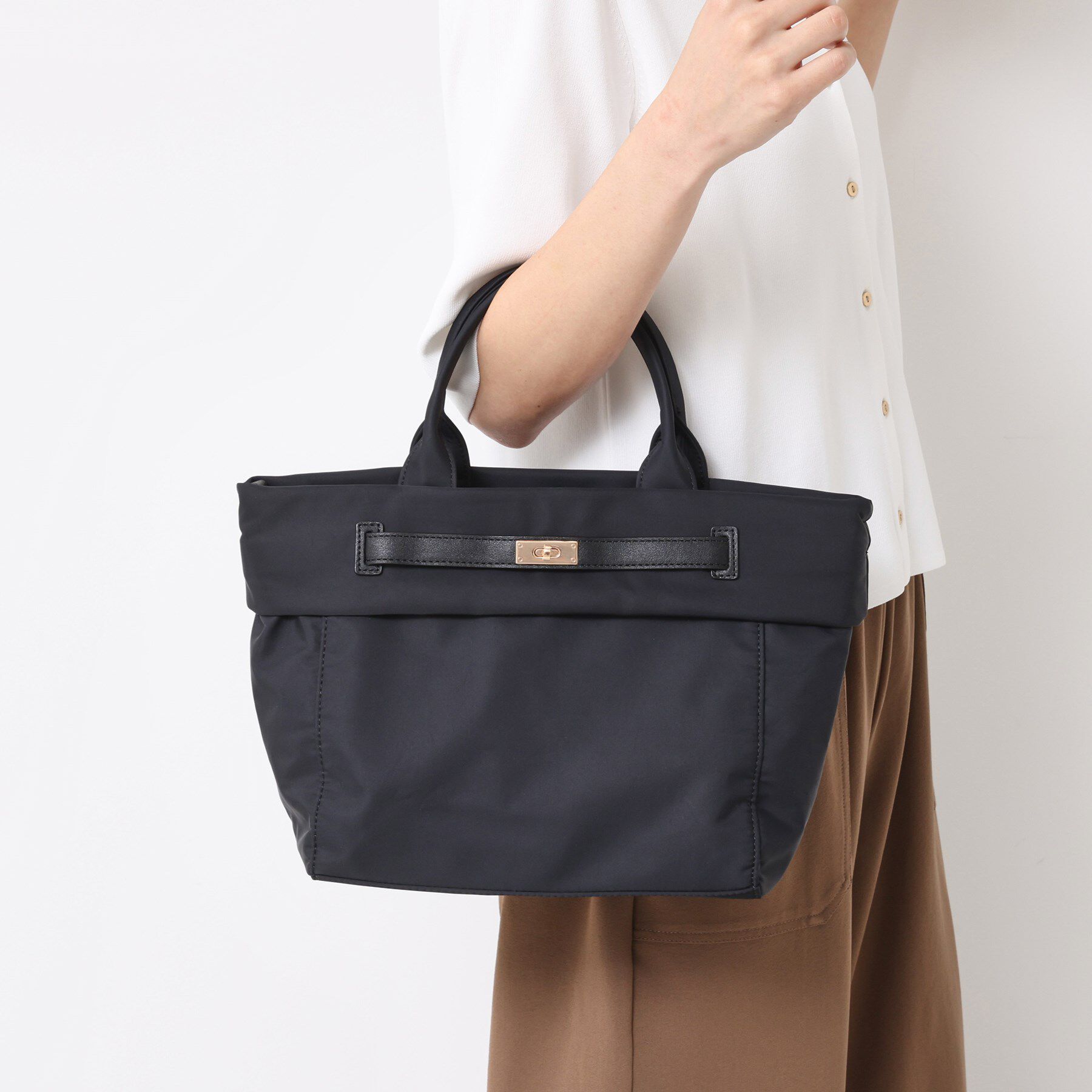 Dessin「【A4収納可・2WAY】ベルトデザインナイロン2WAYトート」|トートバッグ|ブラック(019)