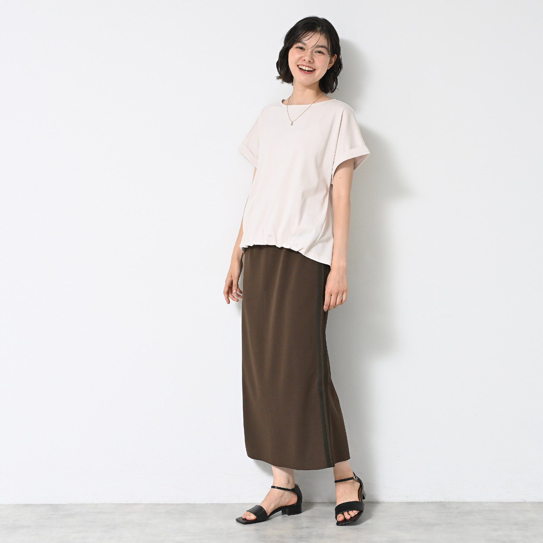 Dessin「【ウエストゴム・洗える】カットジョーゼットライン入りタイトスカート」|スカート|