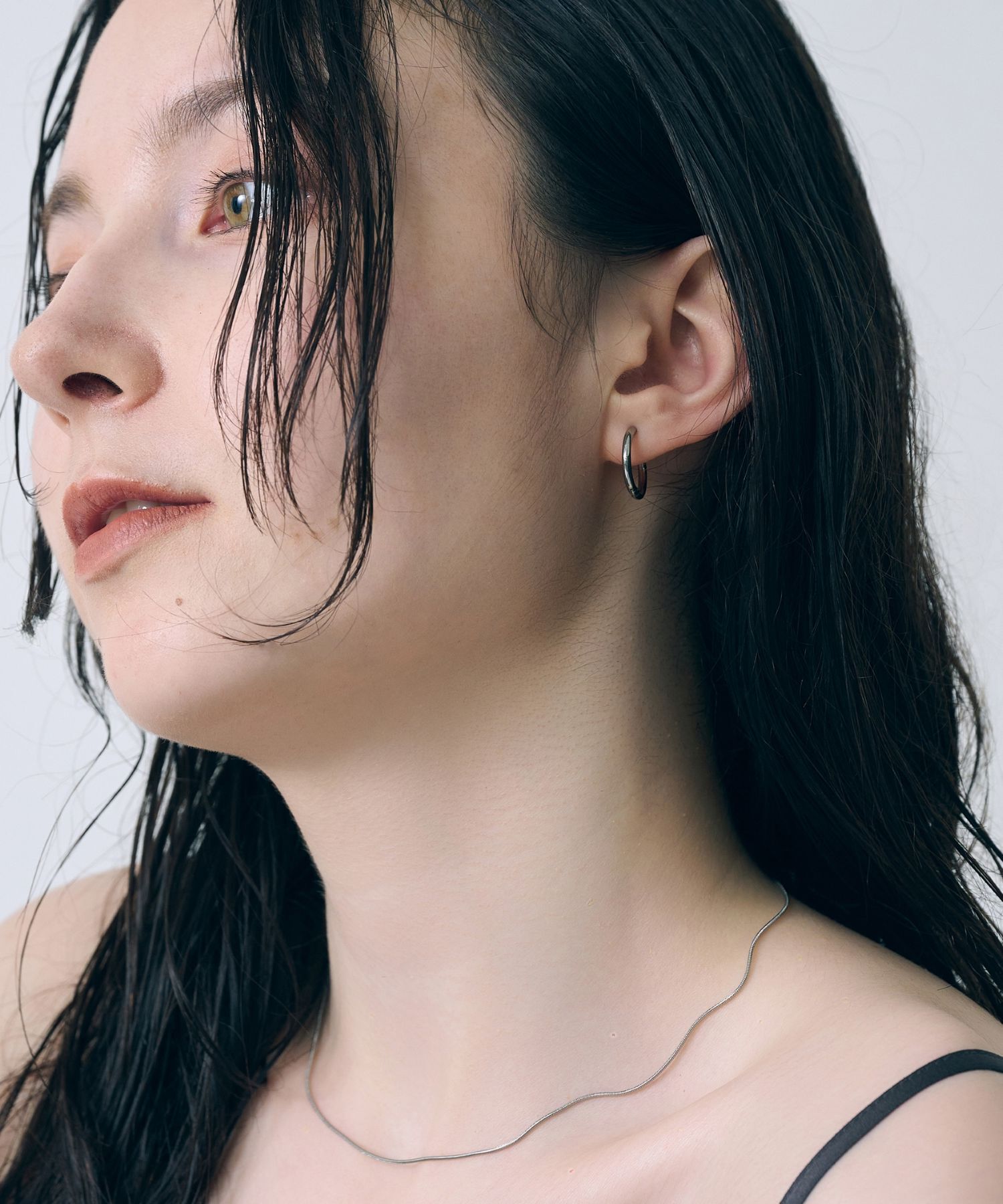 Phoebe「【金属アレルギー対応】ワンタッチミディアムフープピアス　シルバー/サージカルステンレス」|ピアス|